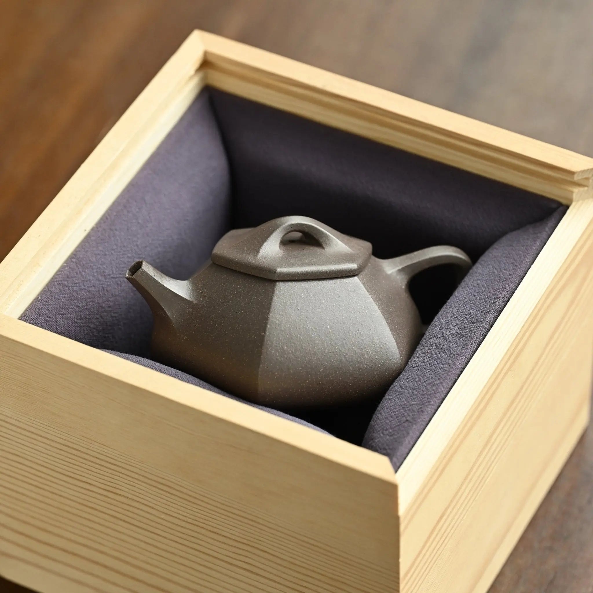 Liu Fang Man Piao 210cc - Yixing Handmade Teapot 江苏宜兴