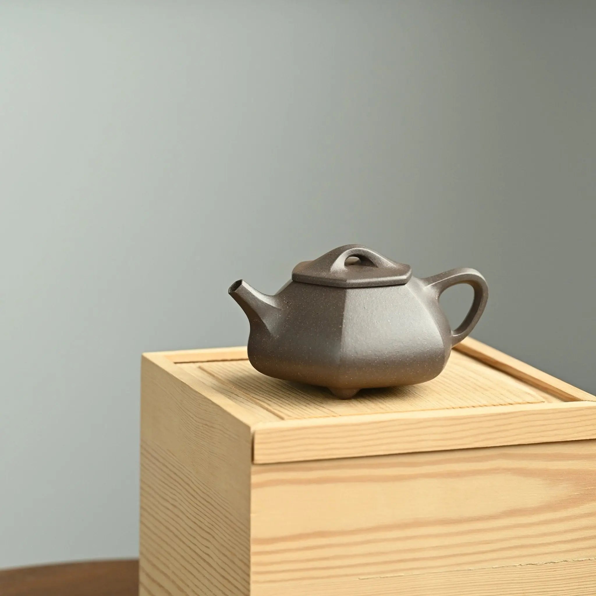 Liu Fang Man Piao 210cc - Yixing Handmade Teapot 江苏宜兴