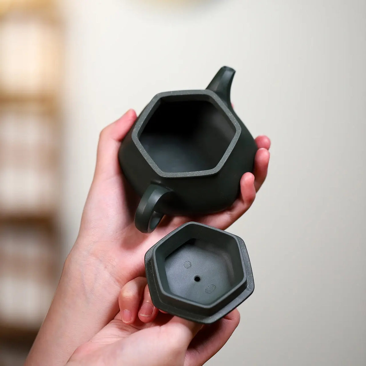 Liu Fang Ming Lu 190cc - Yixing Handmade Teapot 江苏宜兴