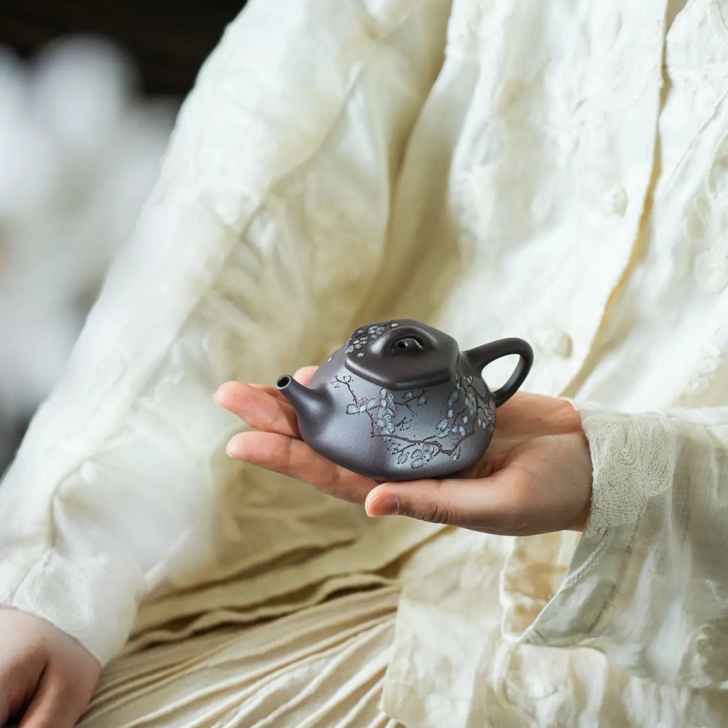 Liu Fang Shi Piao 110cc - Yixing Handmade Teapot 江苏宜兴
