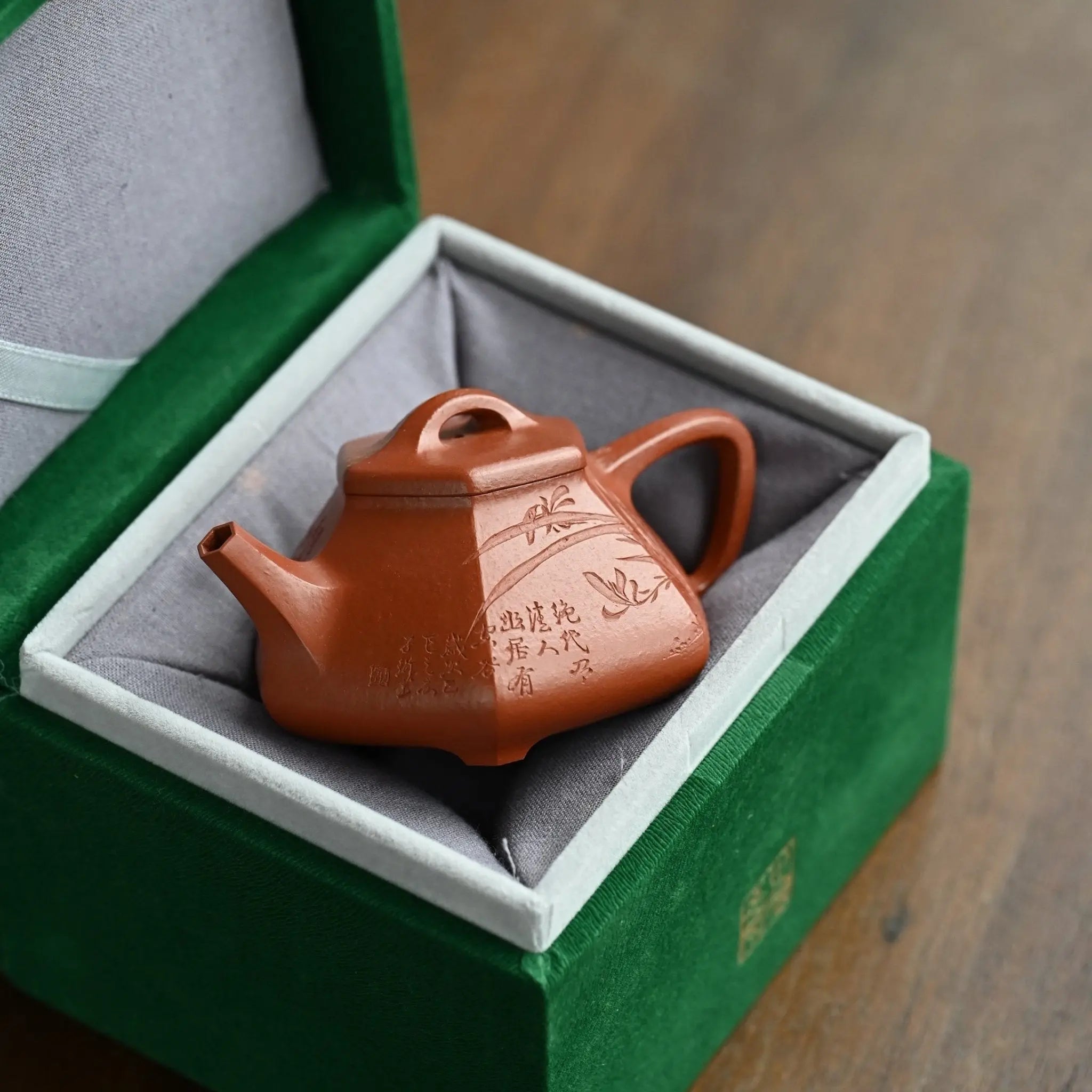 Liu Fang Shi Piao 130cc - Yixing Handmade Teapot 江苏宜兴