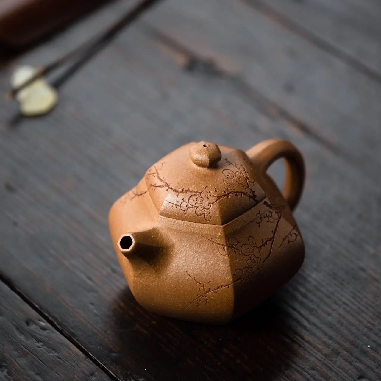 Liu Fang Wen Dan 200cc - Yixing Handmade Teapot 江苏宜兴