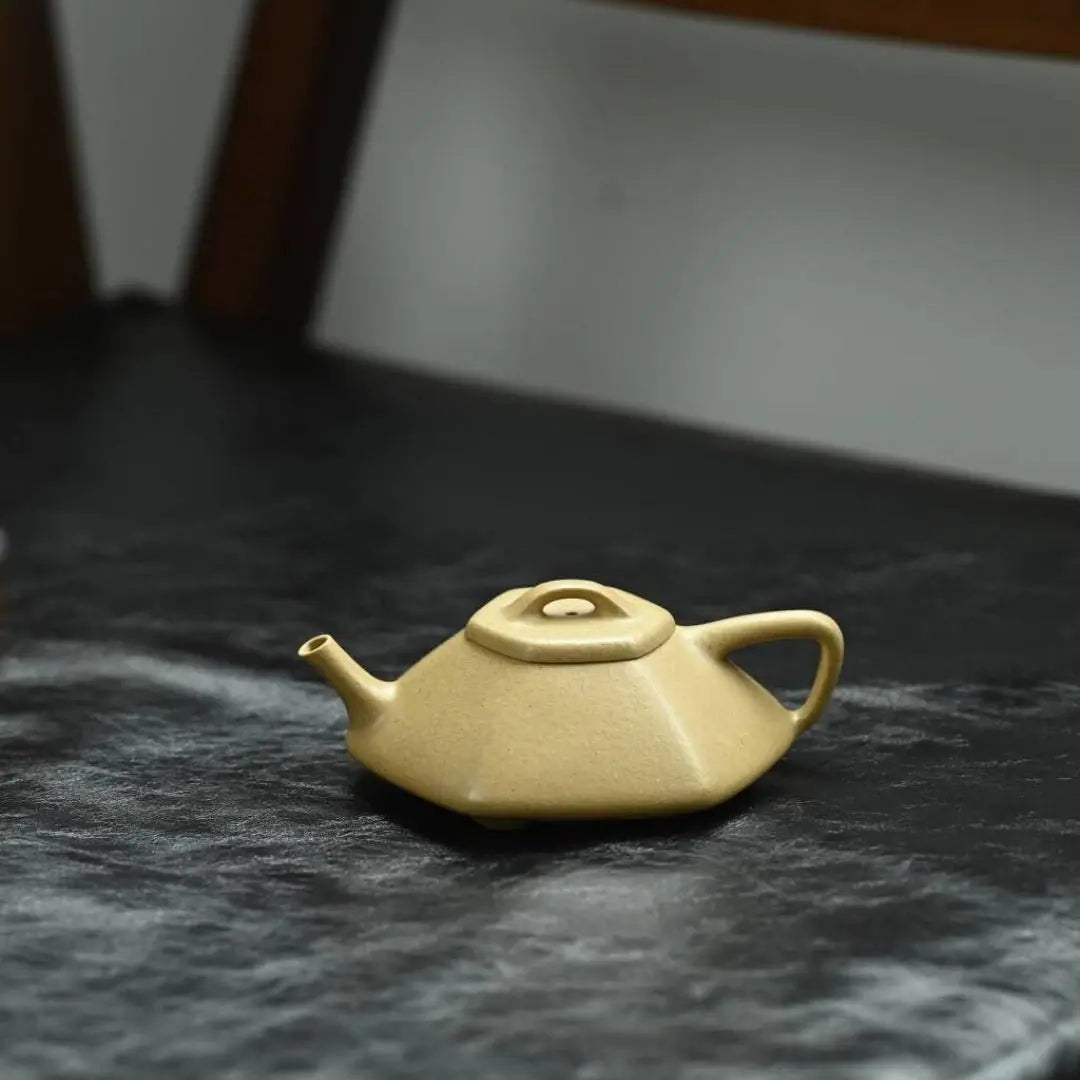 Liu Fang Yun Piao 150cc - Yixing Handmade Teapot 江苏宜兴
