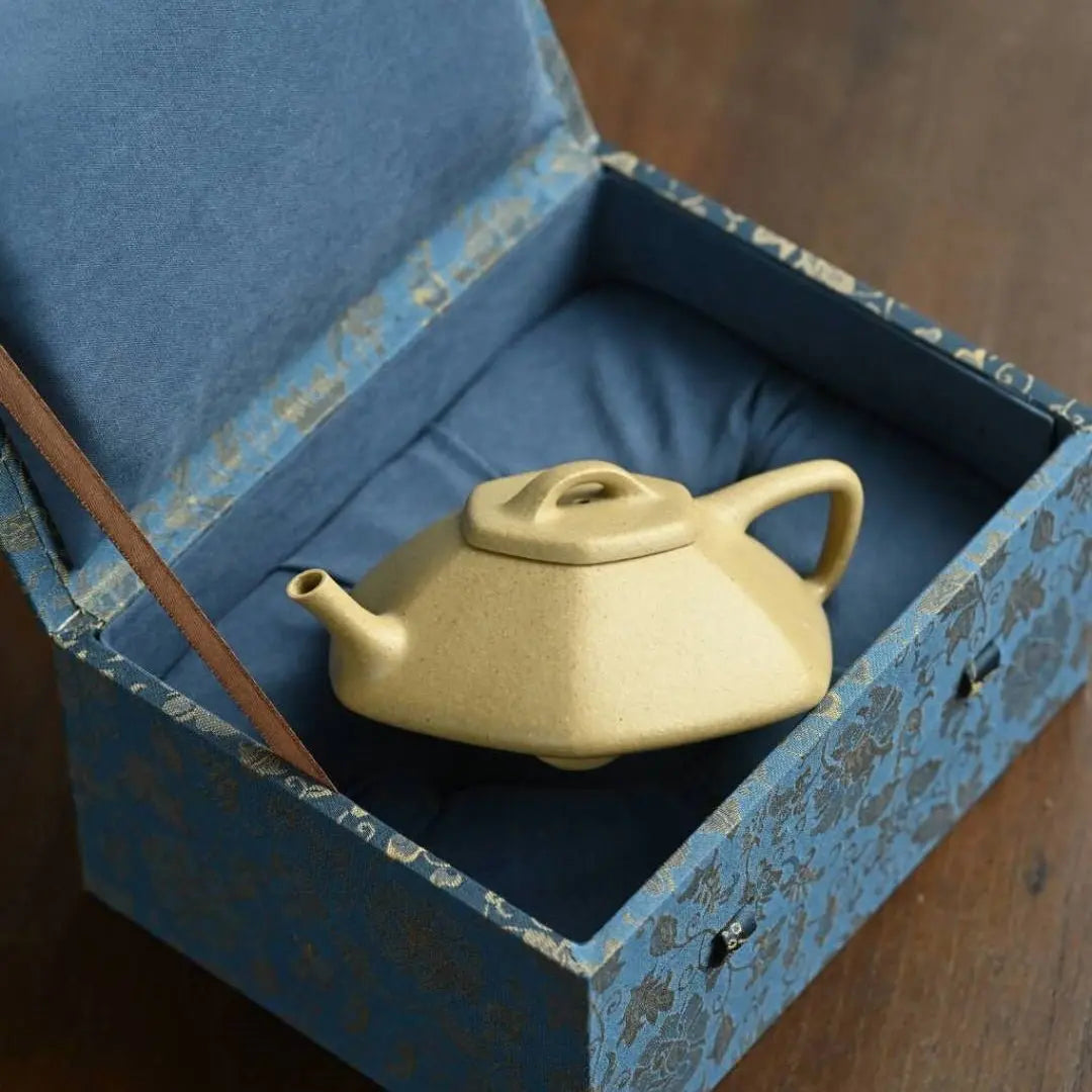 Liu Fang Yun Piao 150cc - Yixing Handmade Teapot 江苏宜兴