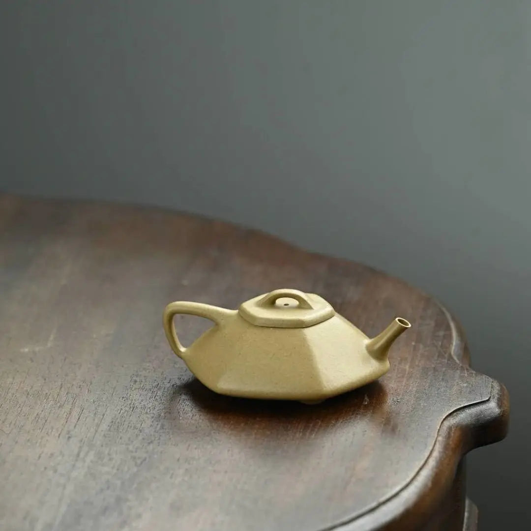 Liu Fang Yun Piao 150cc - Yixing Handmade Teapot 江苏宜兴