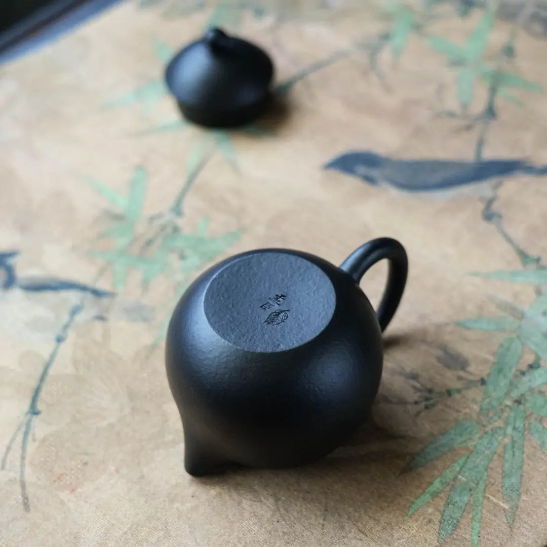 Long Dan 90cc - Yixing Handmade Teapot 江苏宜兴
