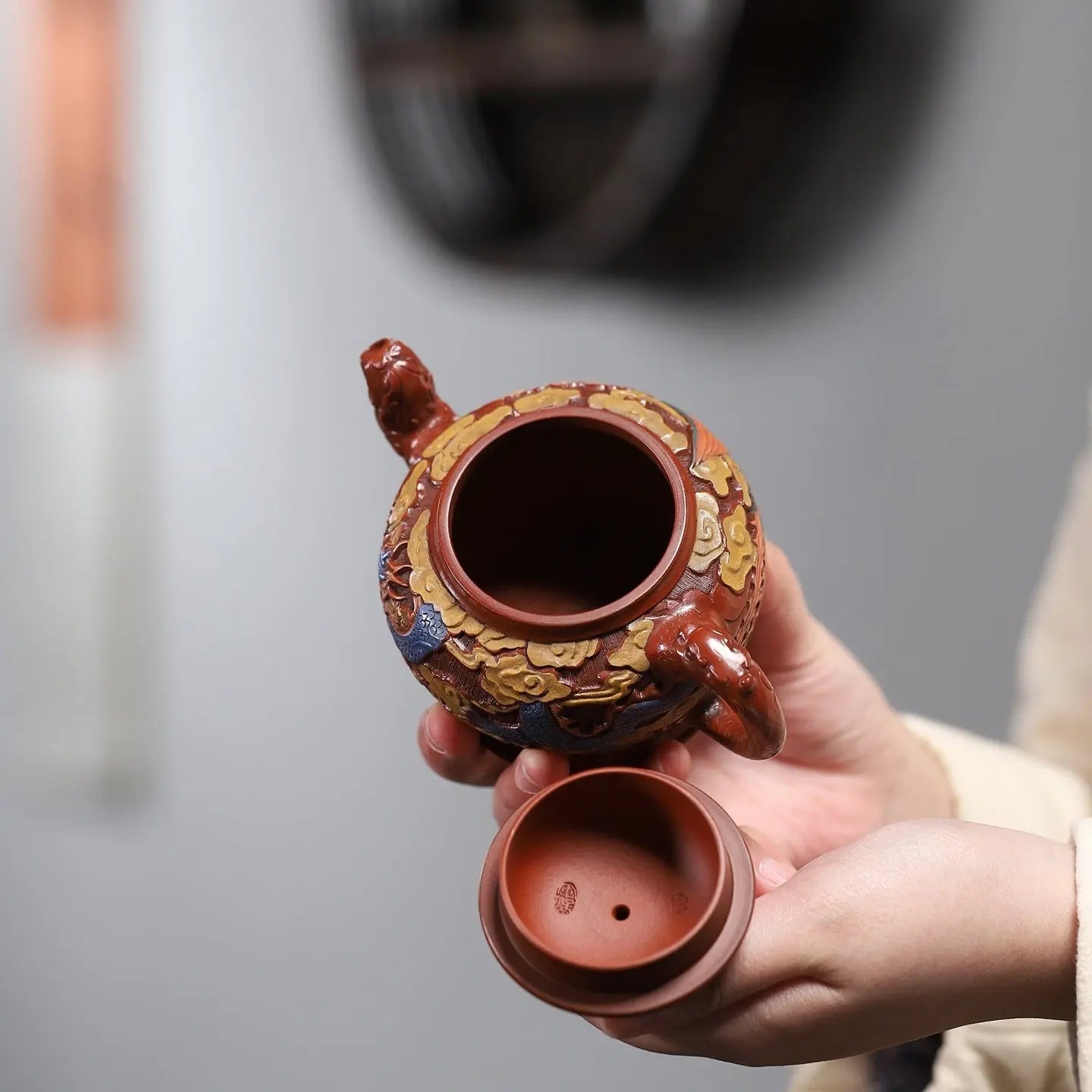 Long Fei Feng Wu 230cc - Yixing Handmade Teapot 江苏宜兴