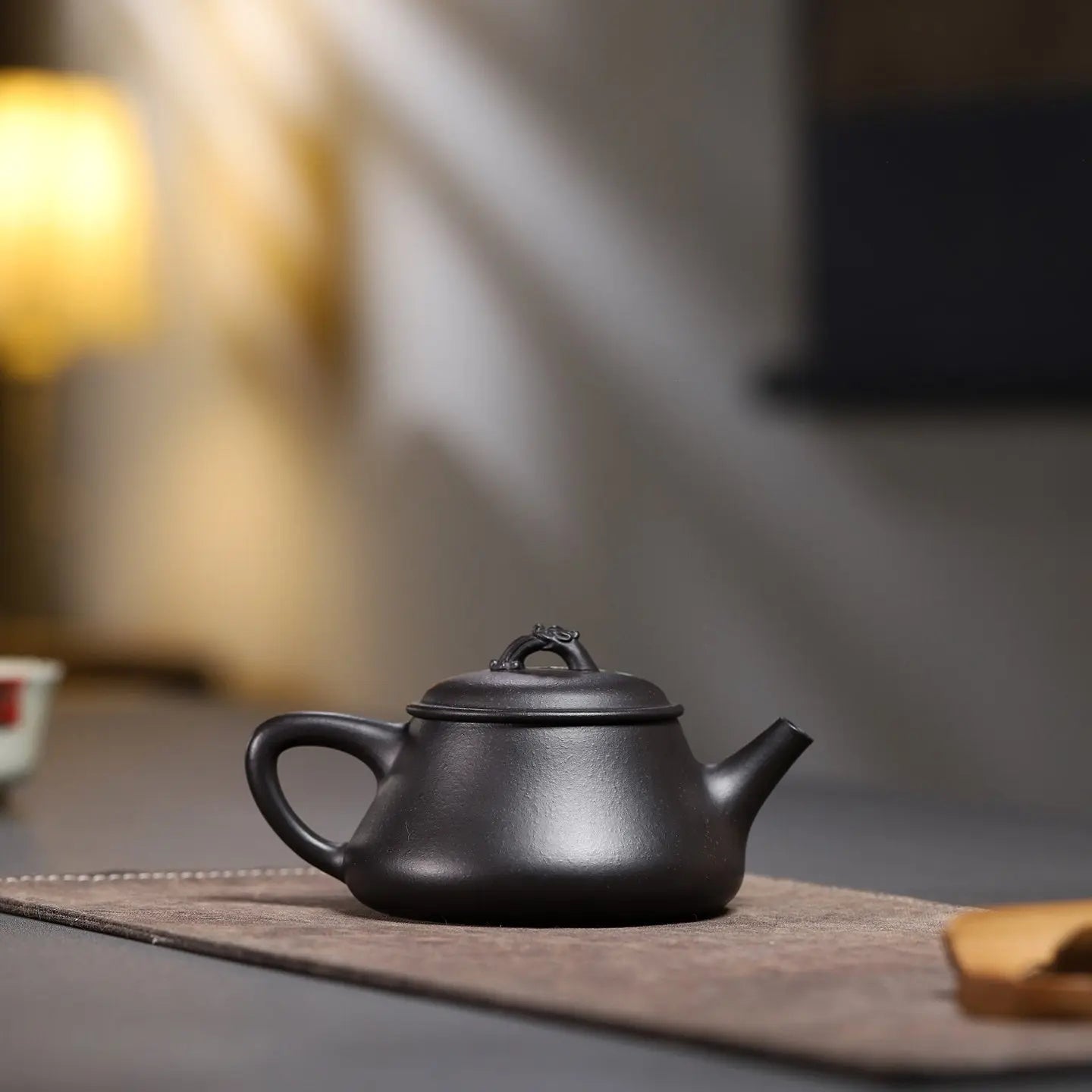 Long Yun Shi Piao 230cc - Yixing Handmade Teapot 江苏宜兴