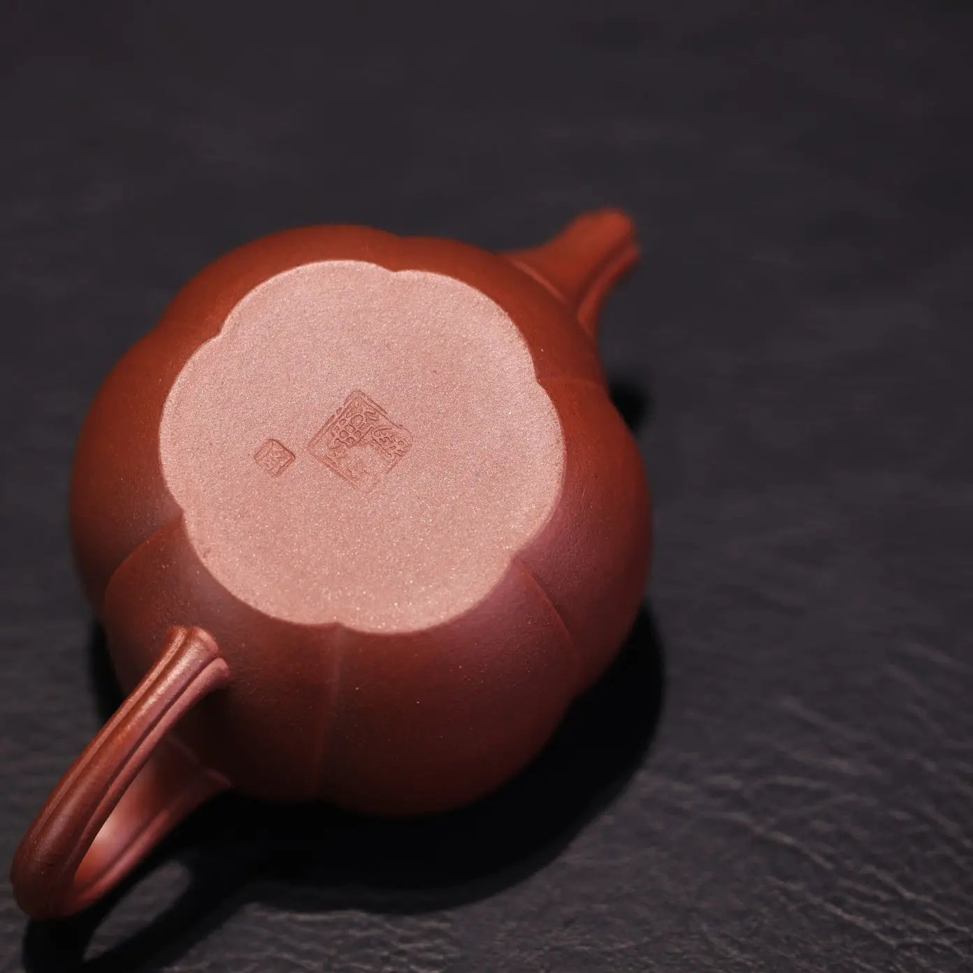 Mei Hua Han Wa 150cc - Yixing Handmade Teapot 江苏宜兴