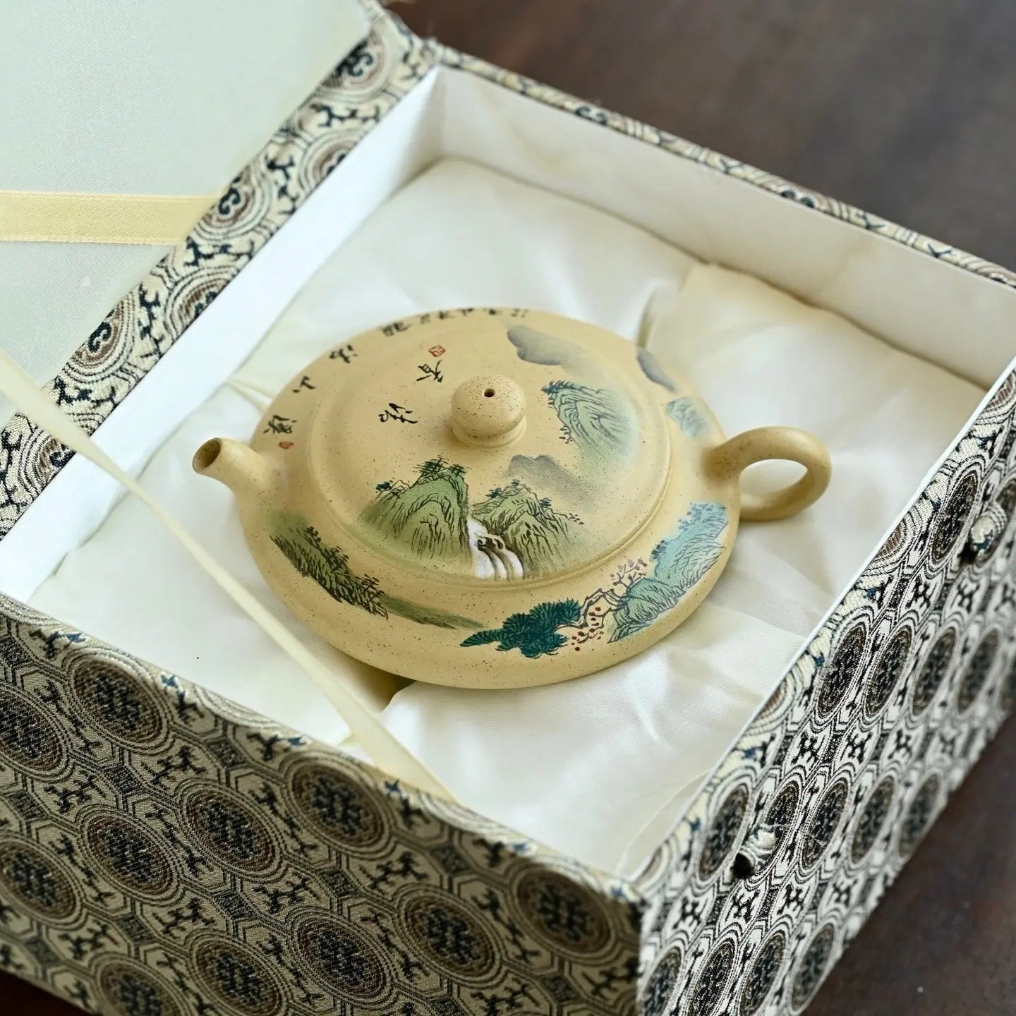 Ming Yuan Xu Bian 140cc - Yixing Handmade Teapot 江苏宜兴