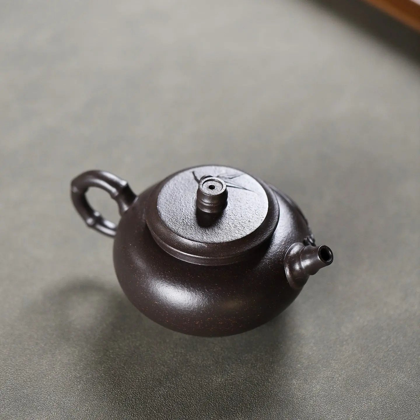 Mo Zhu 220cc - Yixing Handmade Teapot 江苏宜兴