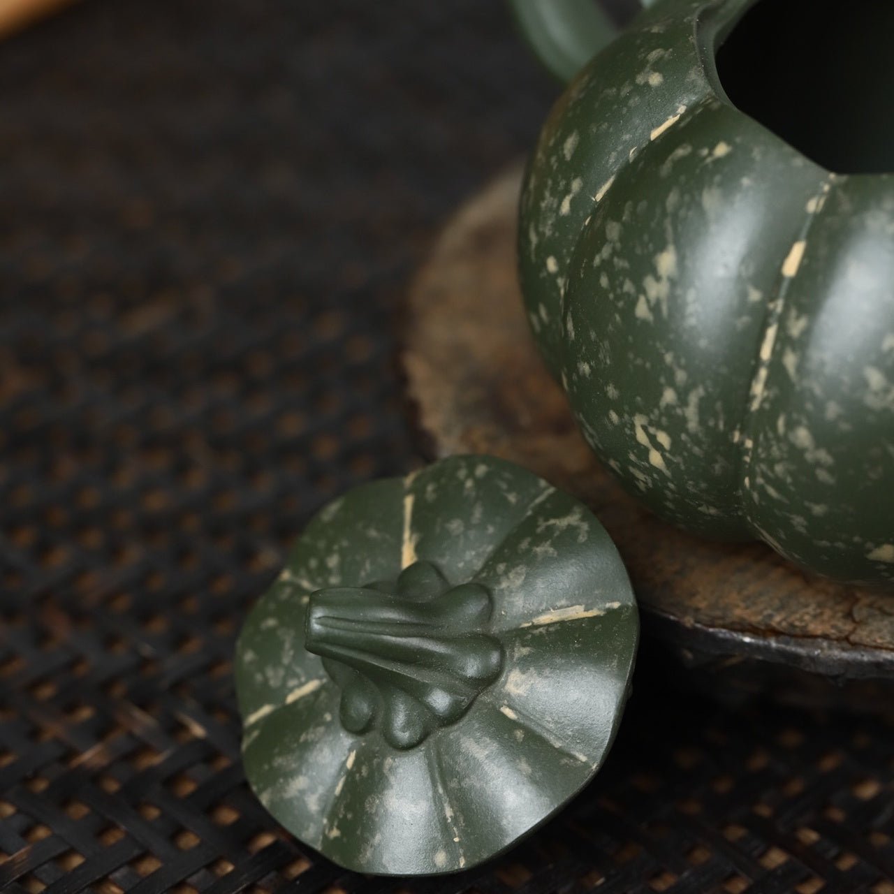 Nan Gua 190cc - Yixing Handmade Teapot 江苏宜兴