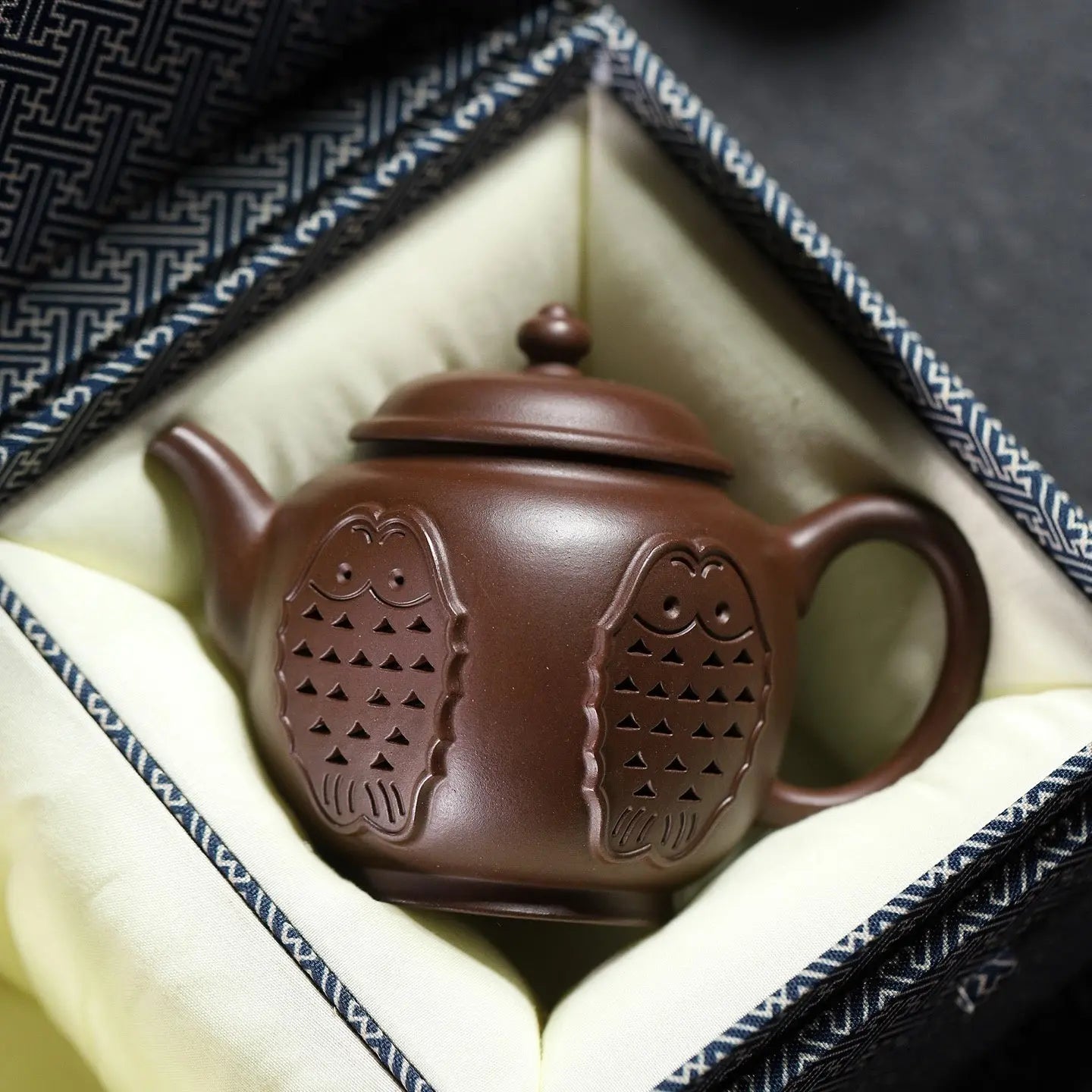 Nian Nian You Yu 250cc - Yixing Handmade Teapot 江苏宜兴