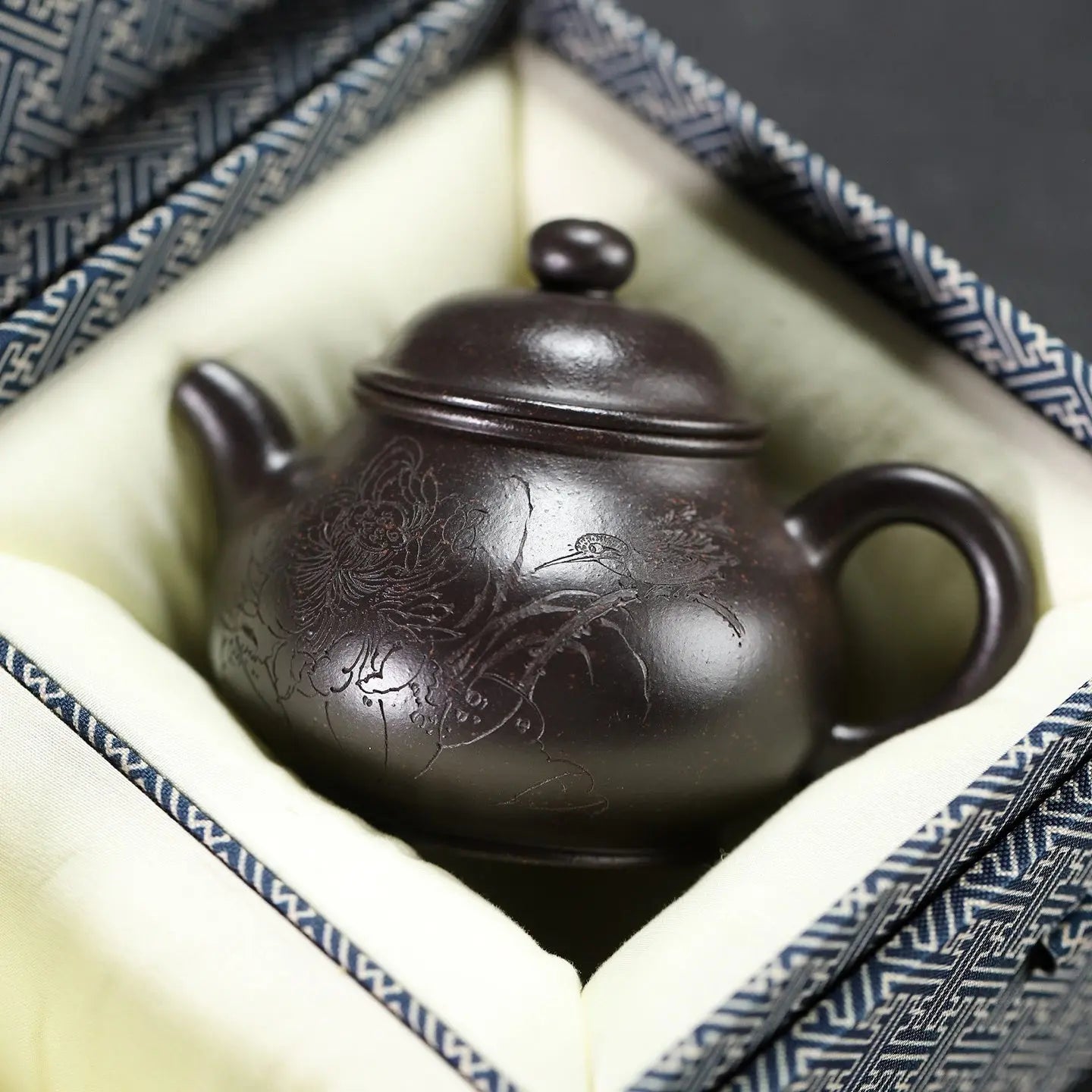 Pan Hu 200cc - Yixing Handmade Teapot 江苏宜兴