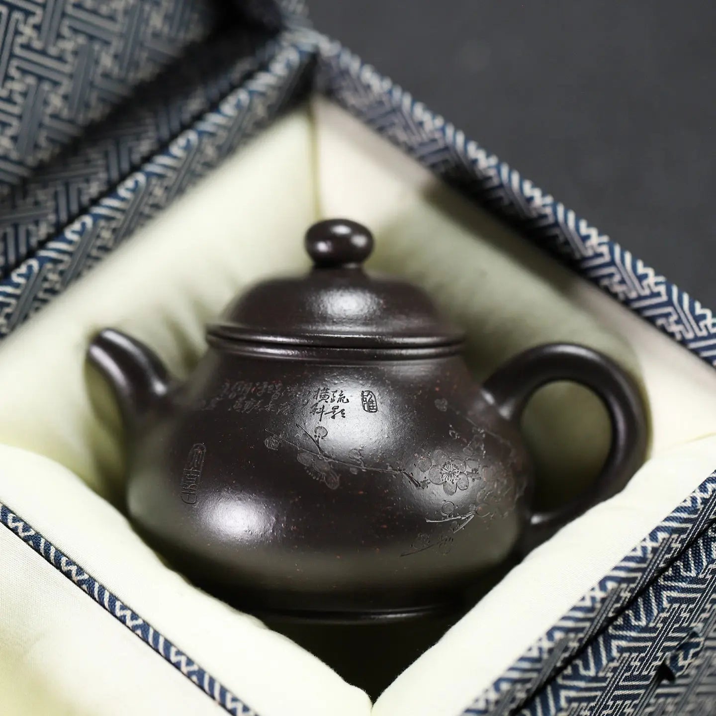 Pan Hu 200cc - Yixing Handmade Teapot 江苏宜兴
