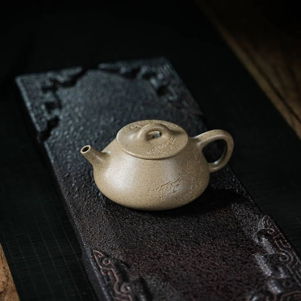 Ping Gai Shi Piao 200cc - Yixing Handmade Teapot 江苏宜兴