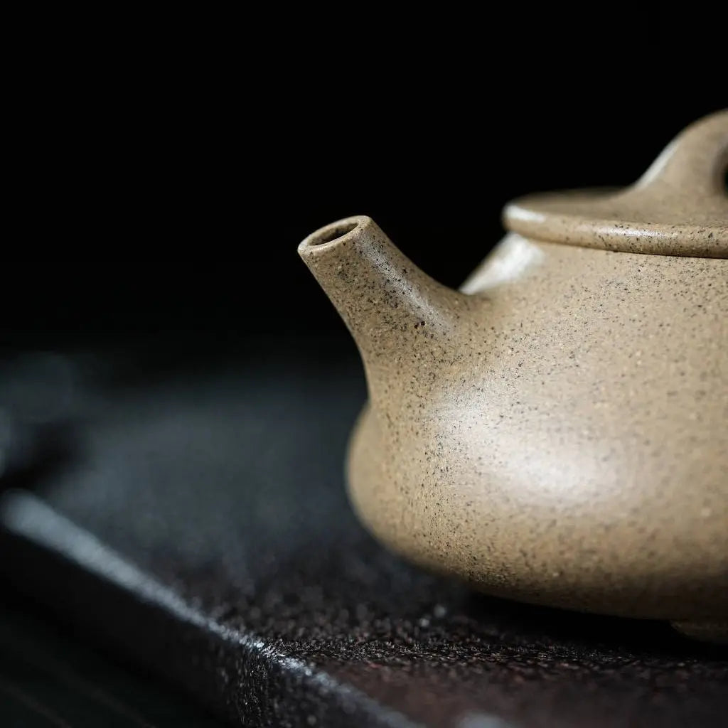 Ping Gai Shi Piao 200cc - Yixing Handmade Teapot 江苏宜兴