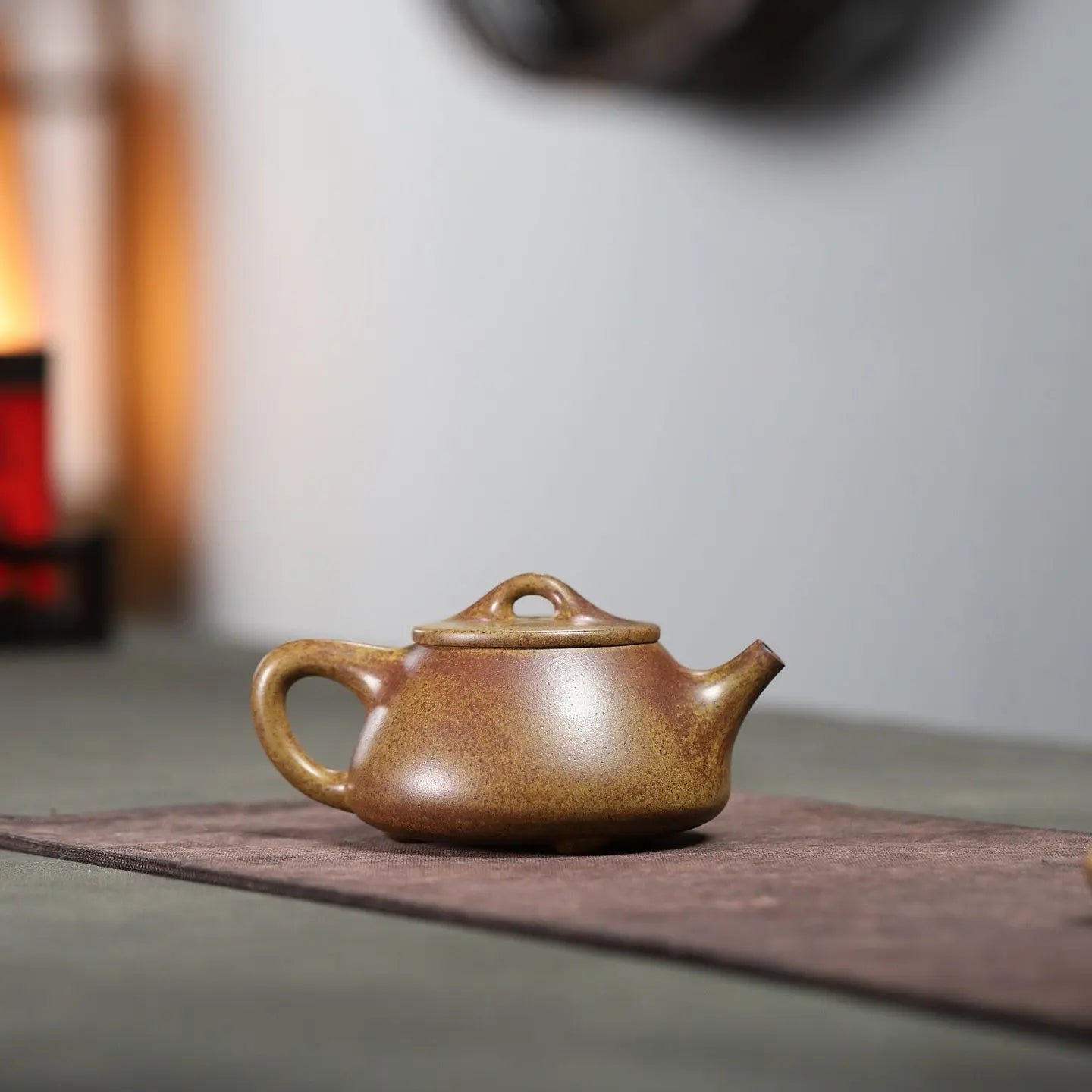 Ping Gai Shi Piao 200cc - Yixing Handmade Teapot 江苏宜兴