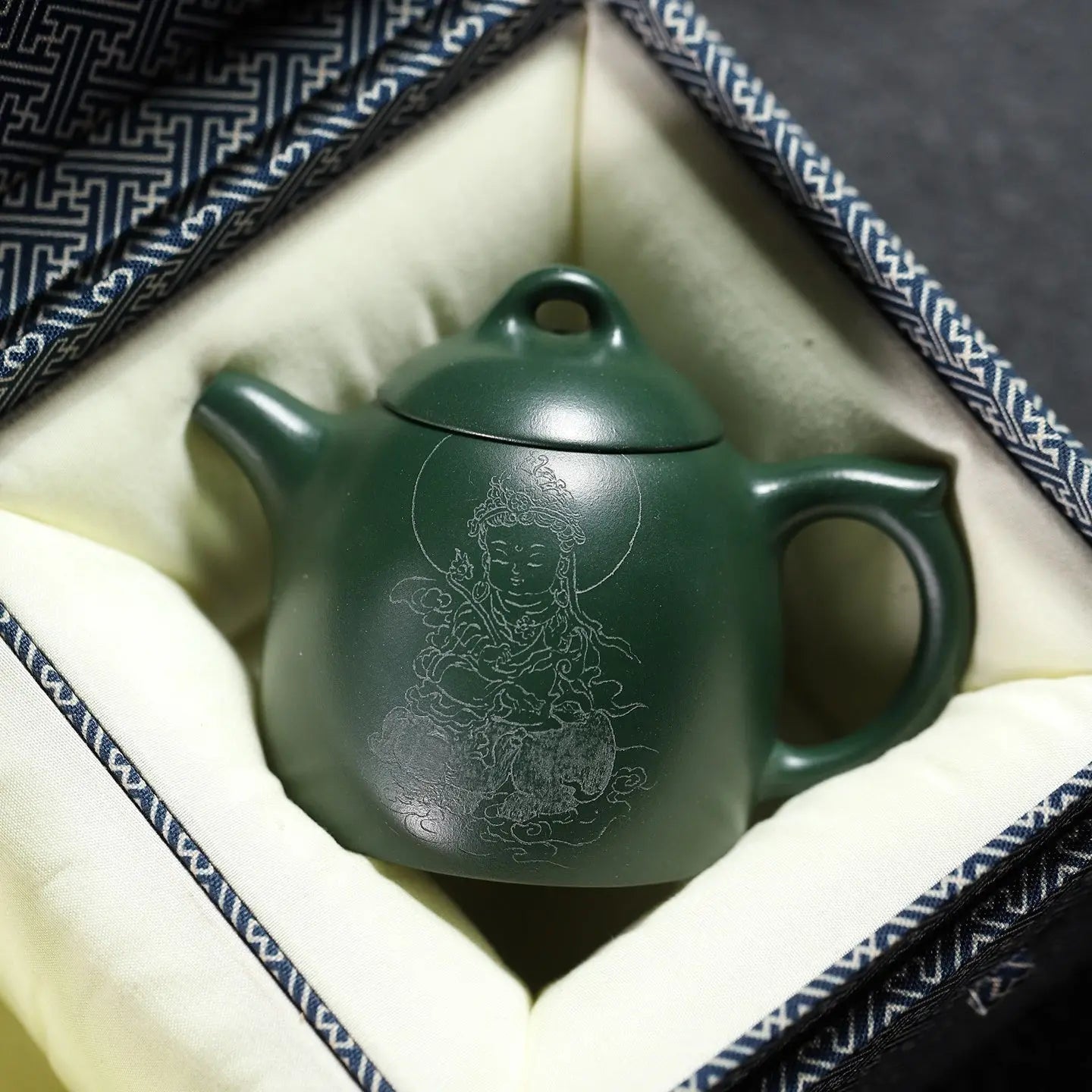 Qin Quan 180cc - Yixing Handmade Teapot 江苏宜兴