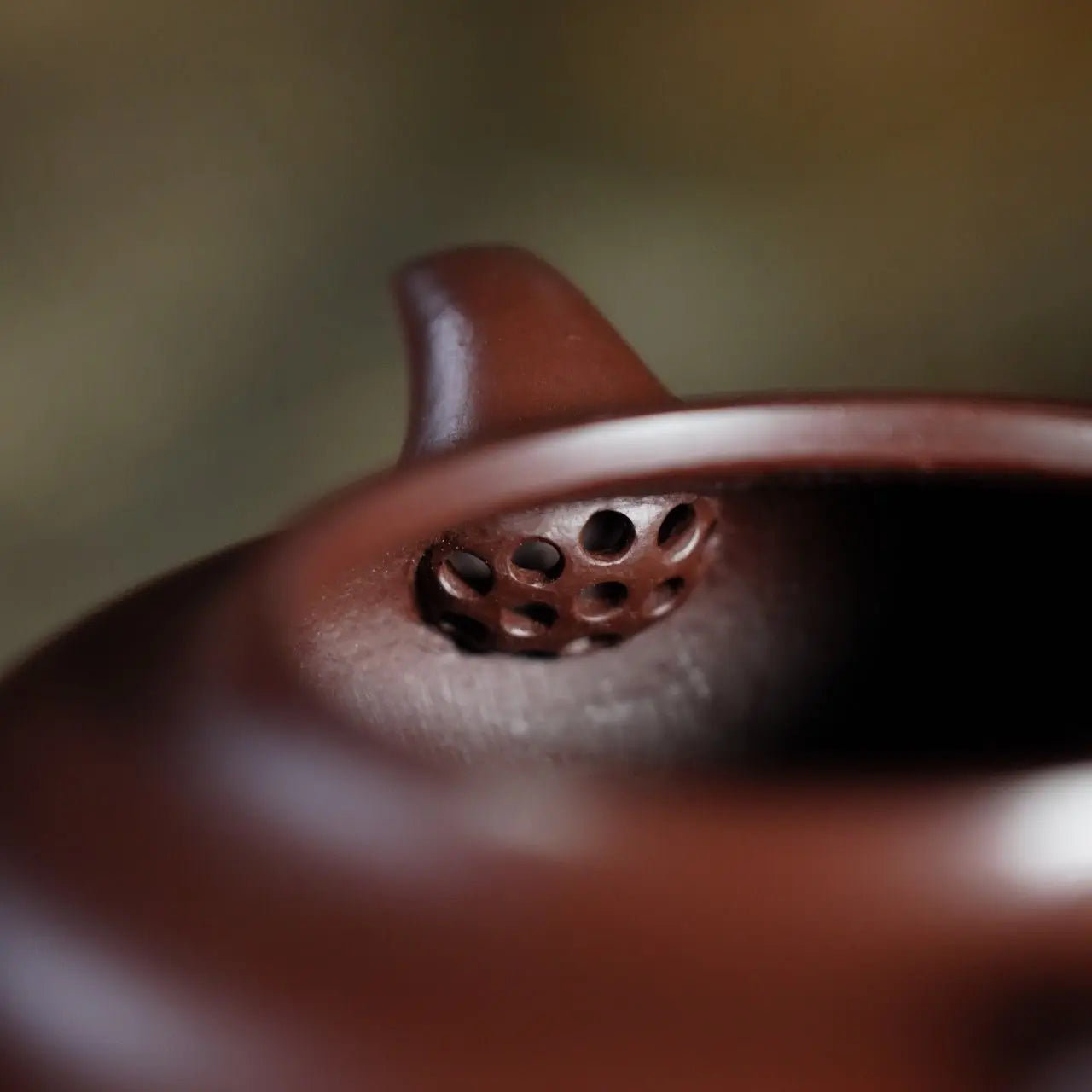 Qin Xiang 200cc - Yixing Handmade Teapot 江苏宜兴