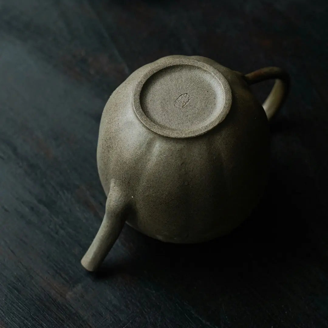 Qing Lian 160cc - Yixing Handmade Teapot 江苏宜兴