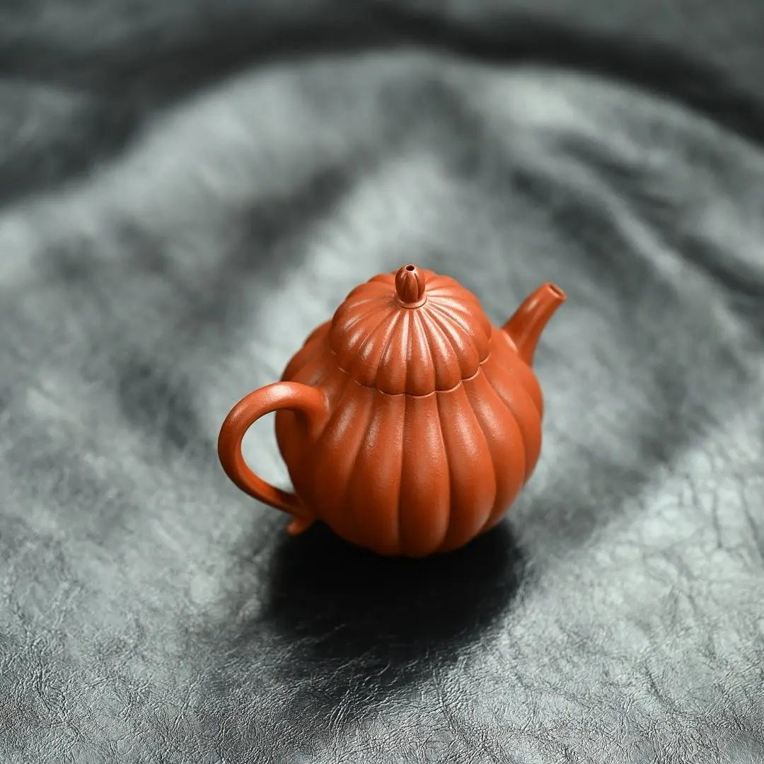 Qiu Shui 140cc - Yixing Handmade Teapot 江苏宜兴