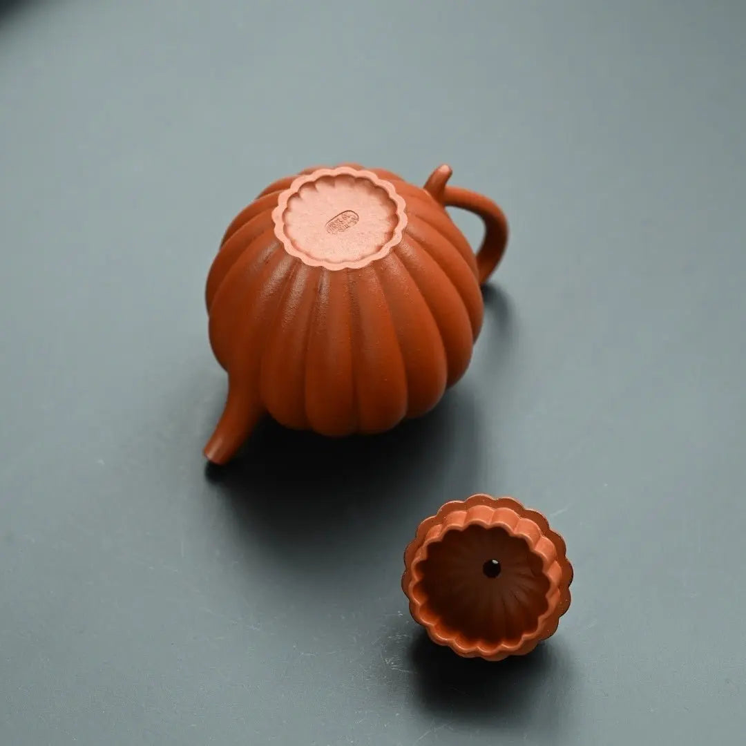 Qiu Shui 140cc - Yixing Handmade Teapot 江苏宜兴