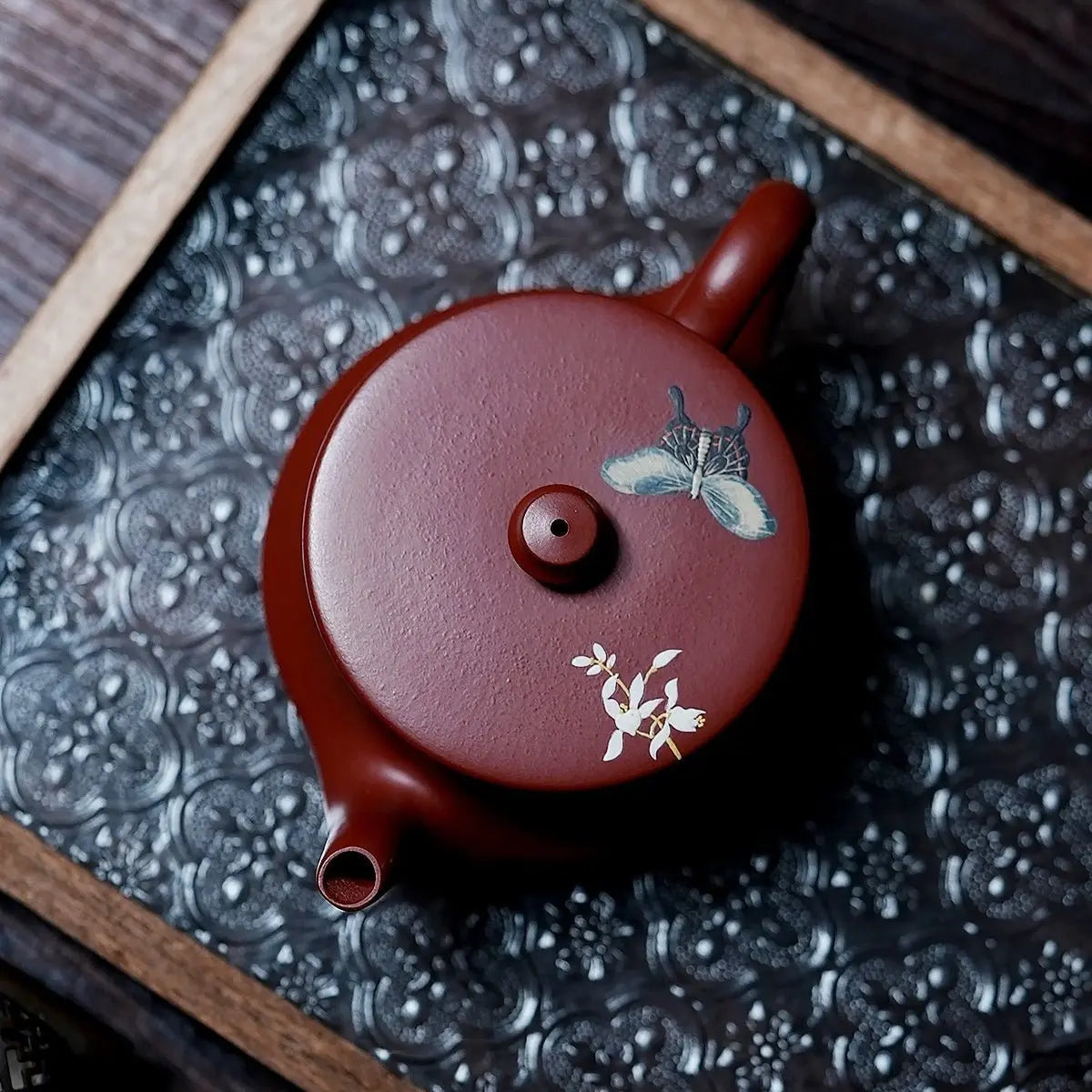 Qu Hu 195cc - Yixing Handmade Teapot 江苏宜兴