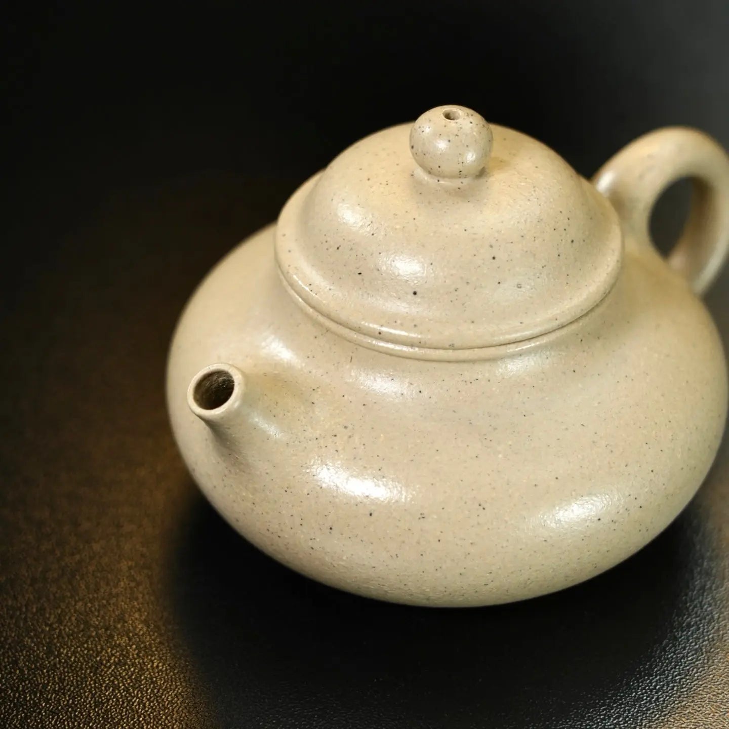 Rong Tian 100cc - Yixing Handmade Teapot 江苏宜兴