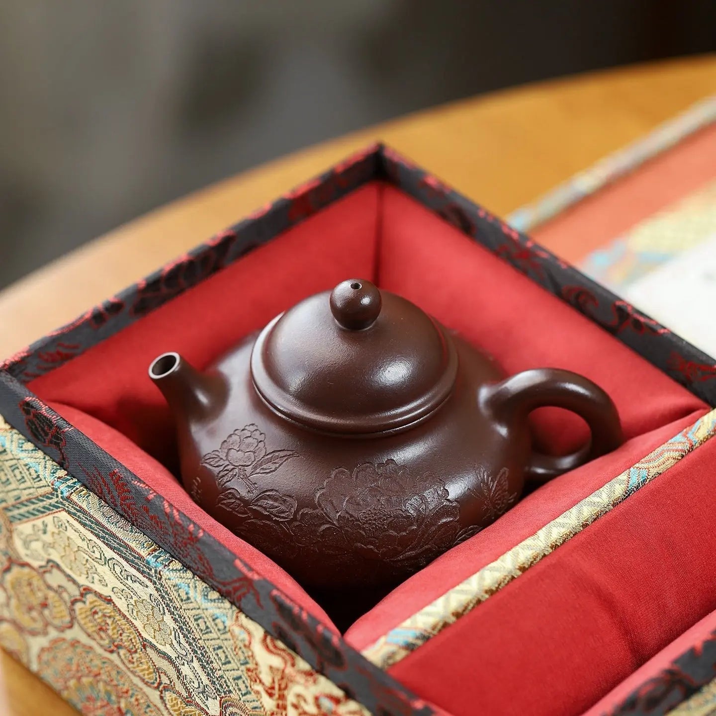 Rong Tian 170cc - Yixing Handmade Teapot 江苏宜兴
