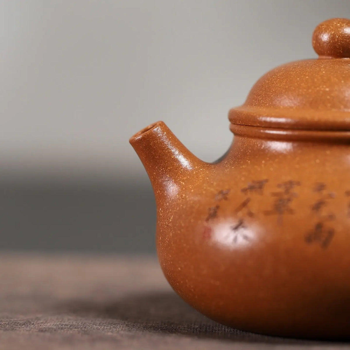 Rong Tian 200cc - Yixing Handmade Teapot 江苏宜兴