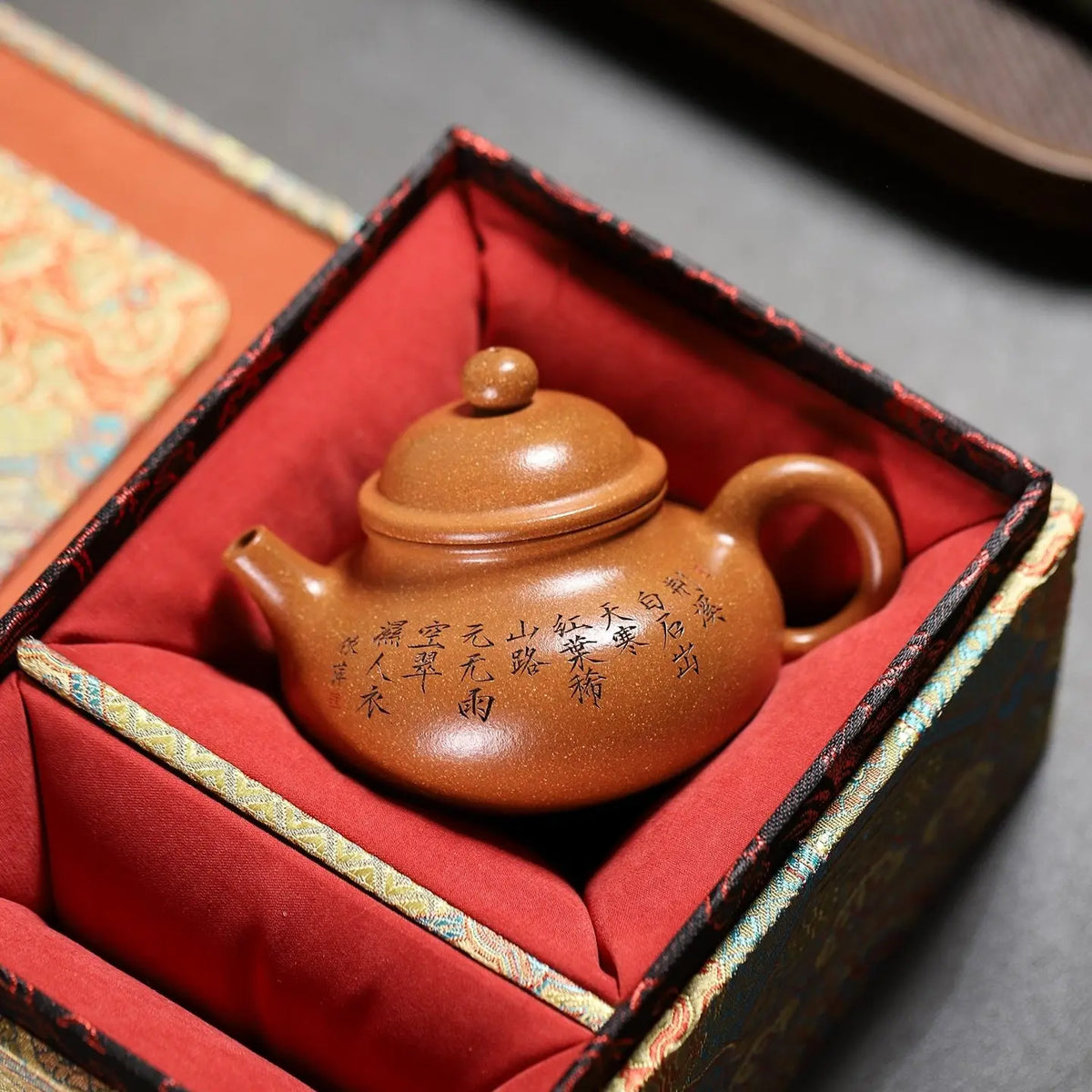 Rong Tian 200cc - Yixing Handmade Teapot 江苏宜兴