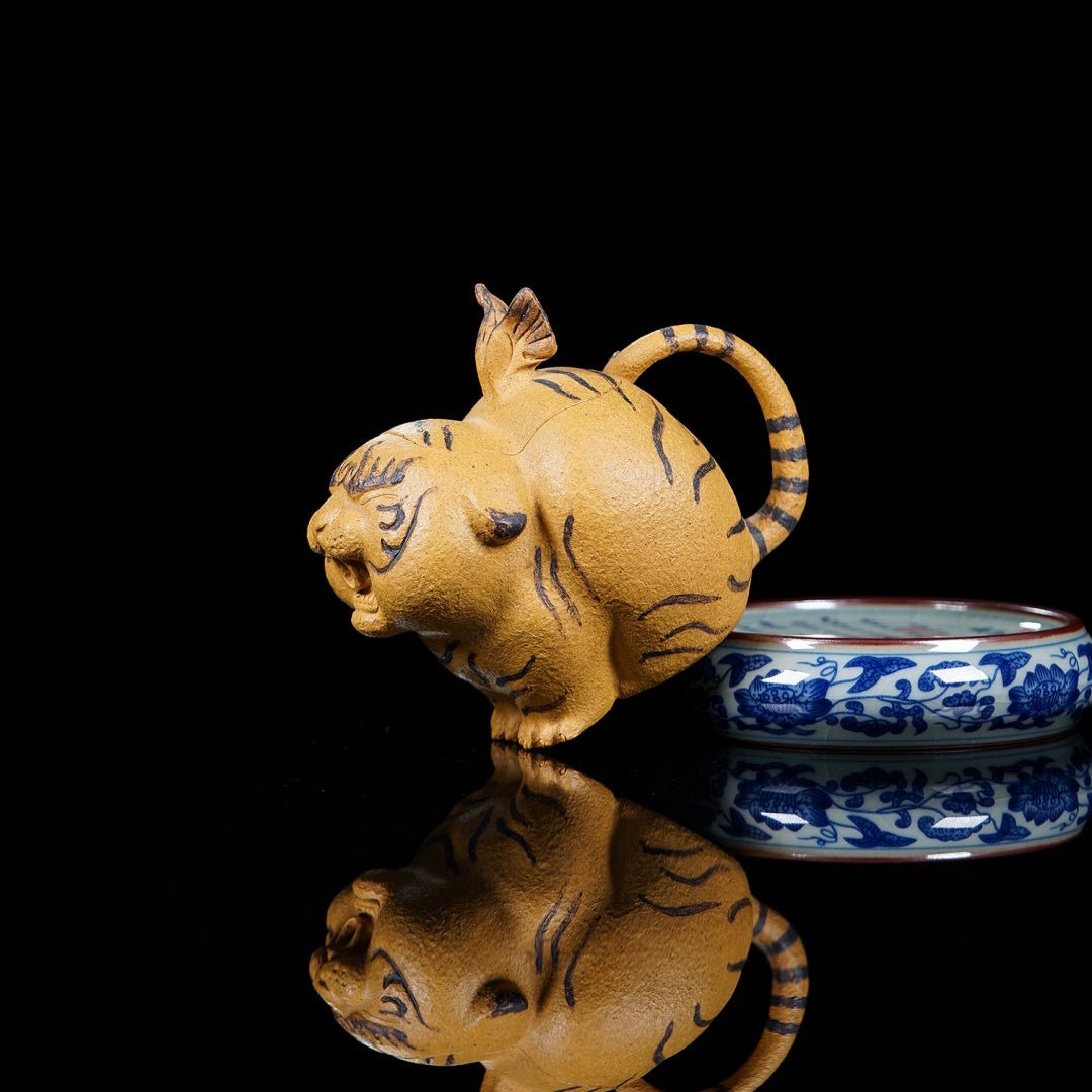 Ru Hu Tian Yi 130cc - Yixing Handmade Teapot 江苏宜兴
