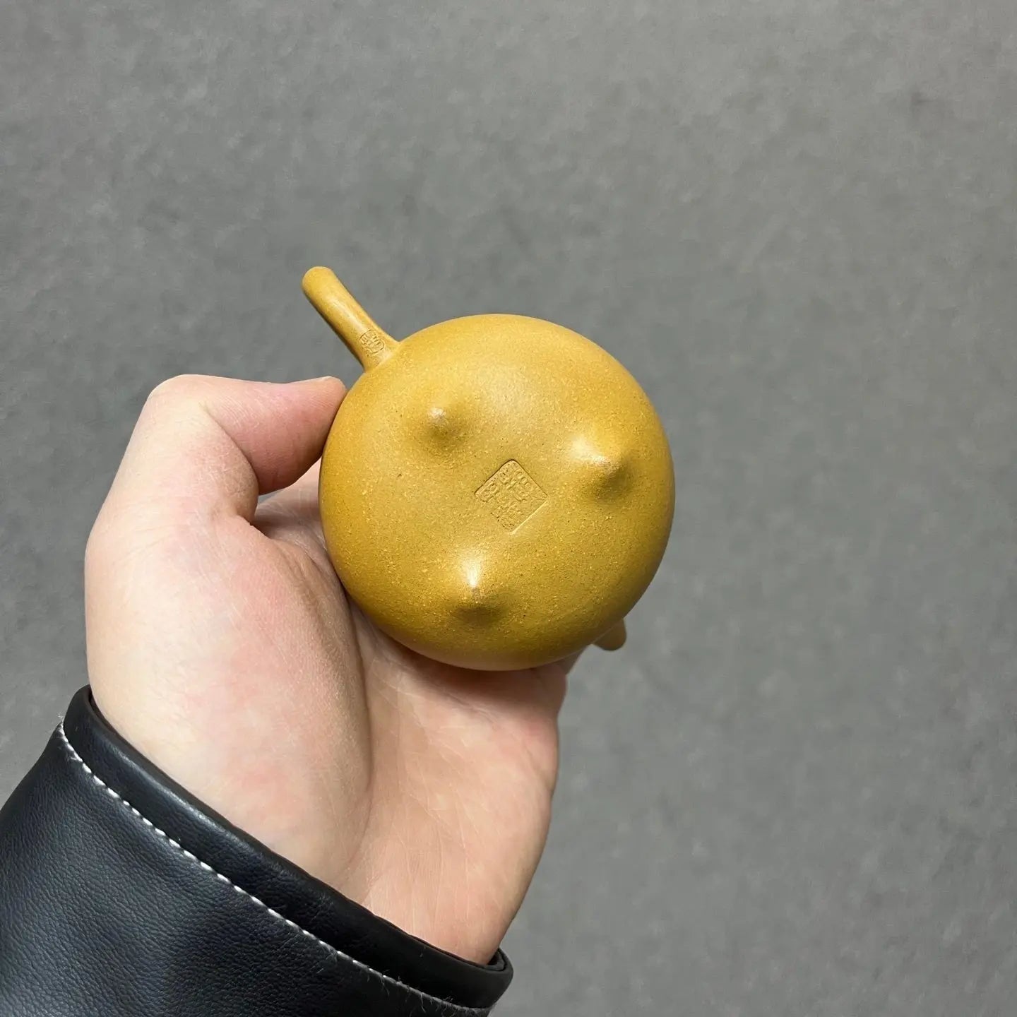 Ru Yi 140cc - Yixing Handmade Teapot 江苏宜兴