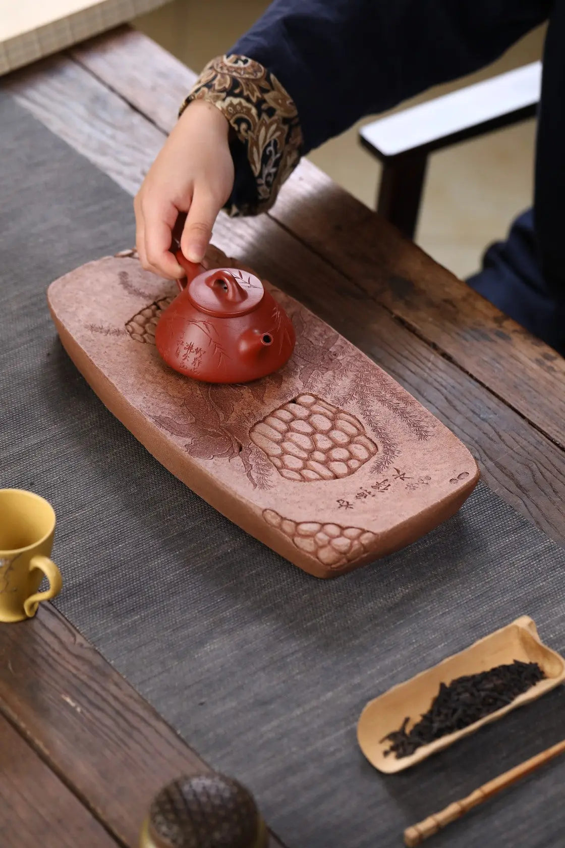 Ru Yu De Shui - Yixing Handmade Teaware 江苏宜兴
