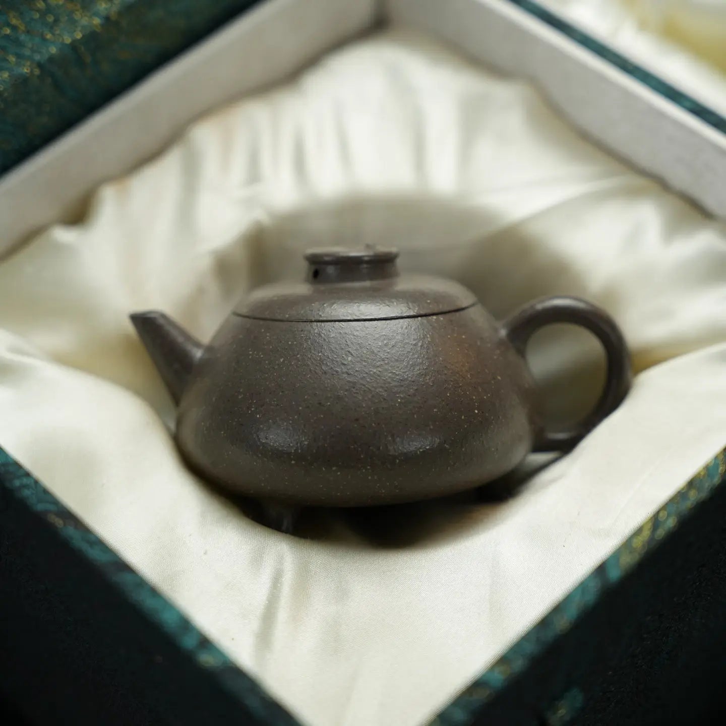 San Zu Shui Ping 140cc - Yixing Handmade Teapot 江苏宜兴