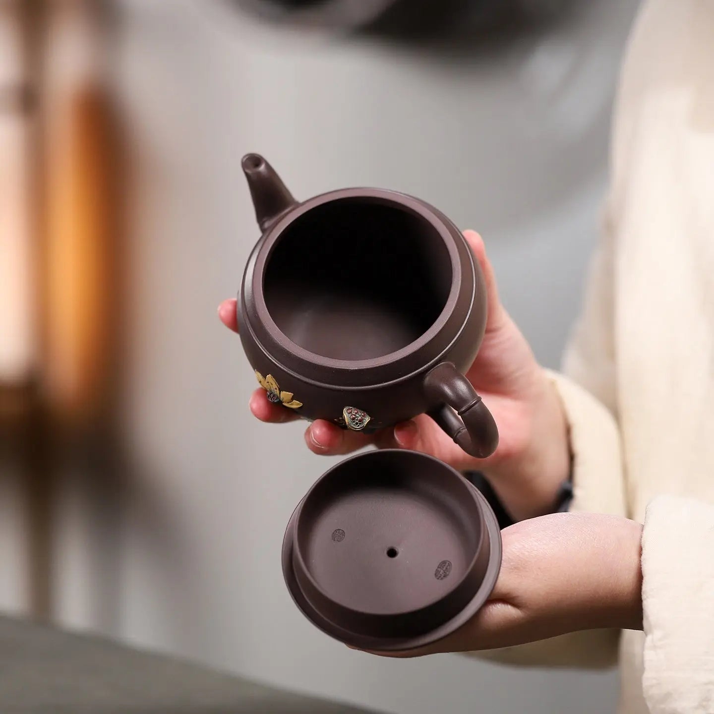 Shi Li He Hua 270cc - Yixing Handmade Teapot 江苏宜兴