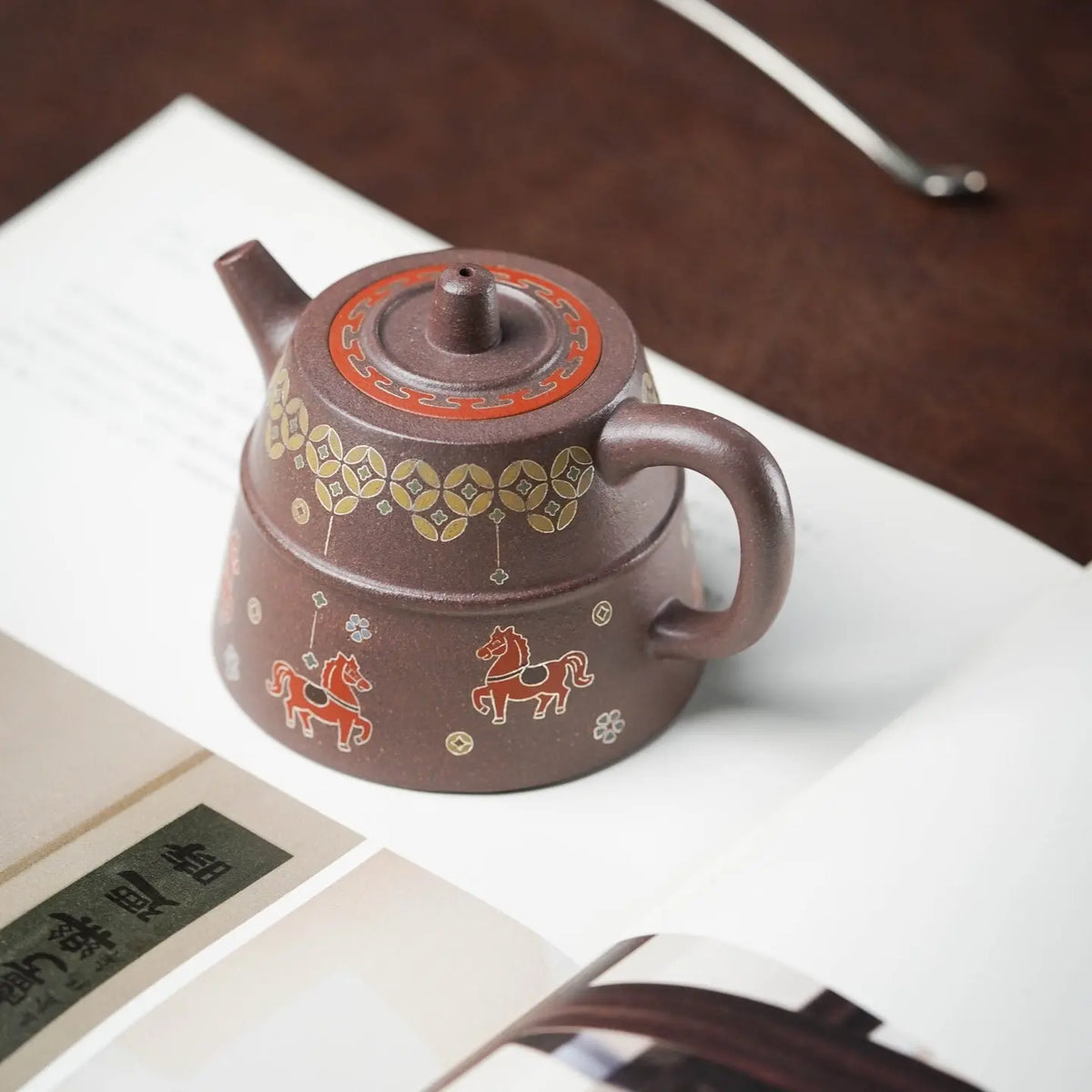 Shu Dai Jin Zhong 180cc - Yixing Handmade Teapot 江苏宜兴
