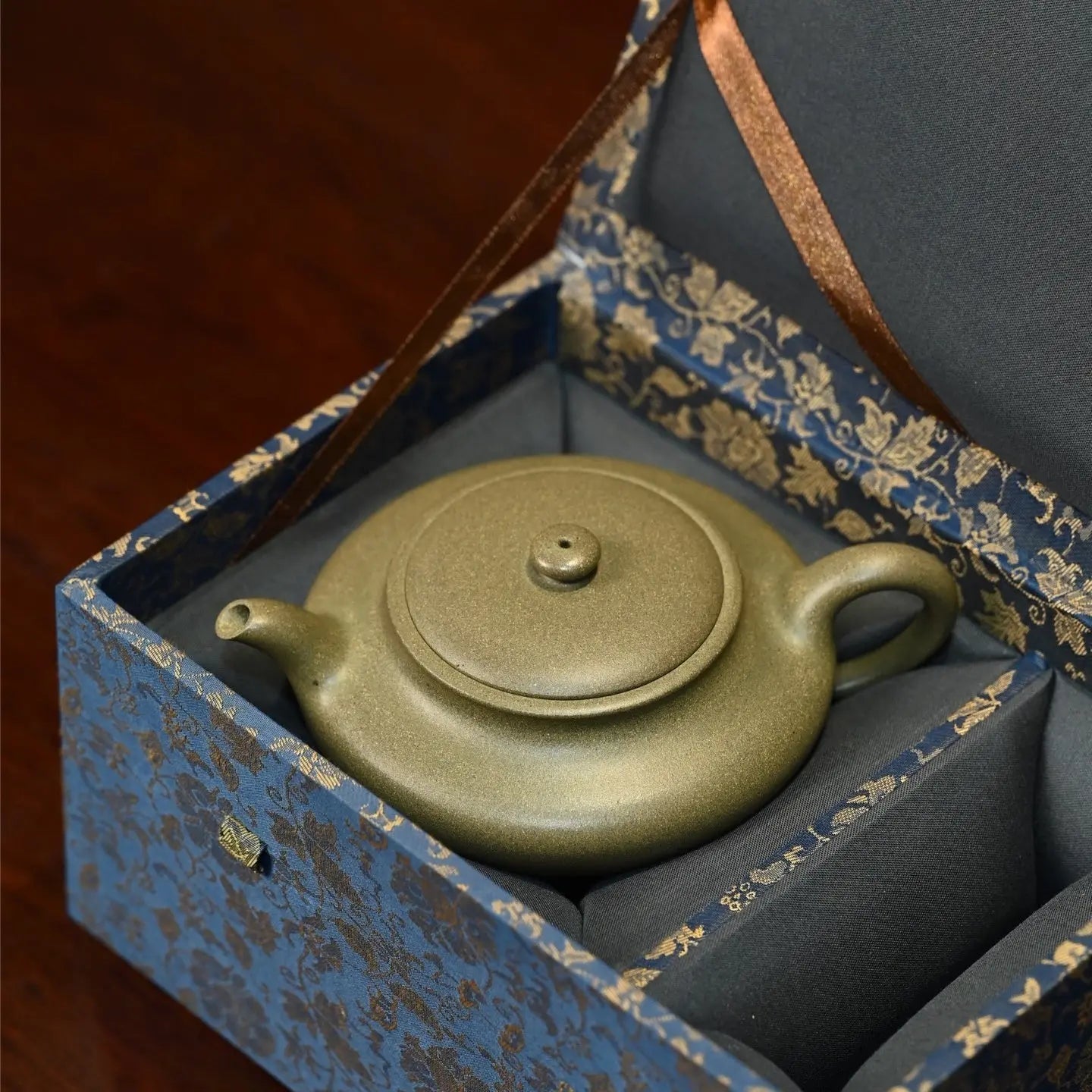 Shu He 220cc - Yixing Handmade Teapot 江苏宜兴