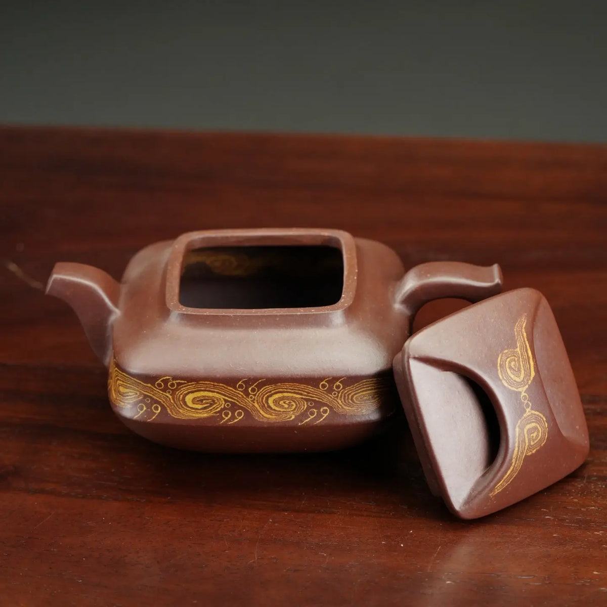 Si Hai Sheng Ping 425cc - Yixing Handmade Teapot 【DM for price】 江苏宜兴