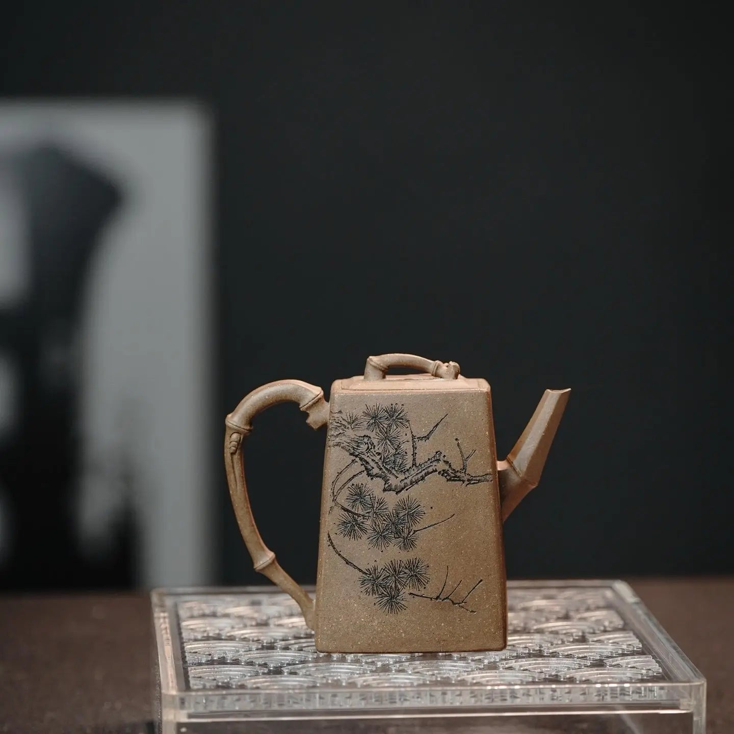 Song Feng Zhu Ying 180cc - Yixing Handmade Teapot 江苏宜兴