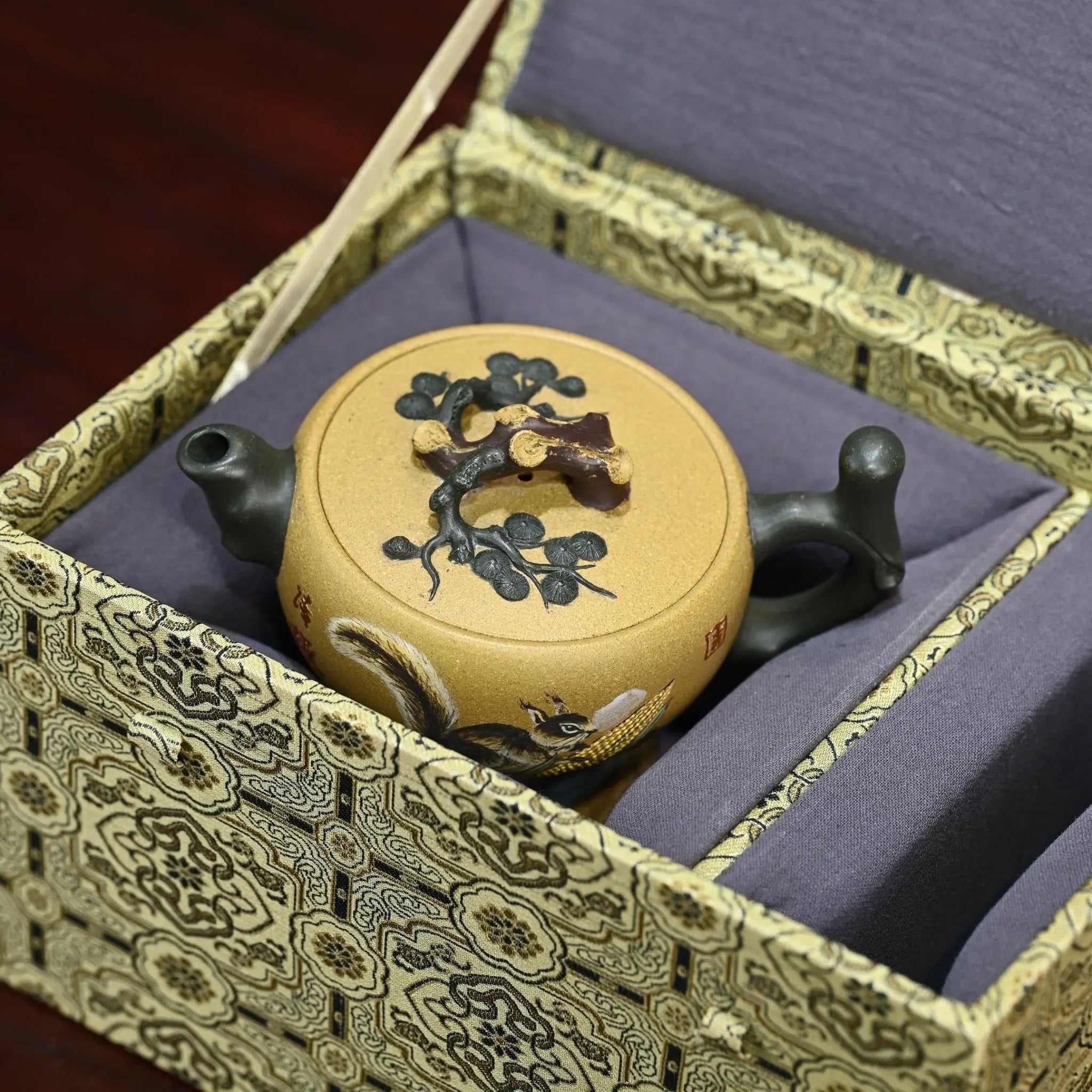 Song Qu 200cc - Yixing Handmade Teapot 江苏宜兴