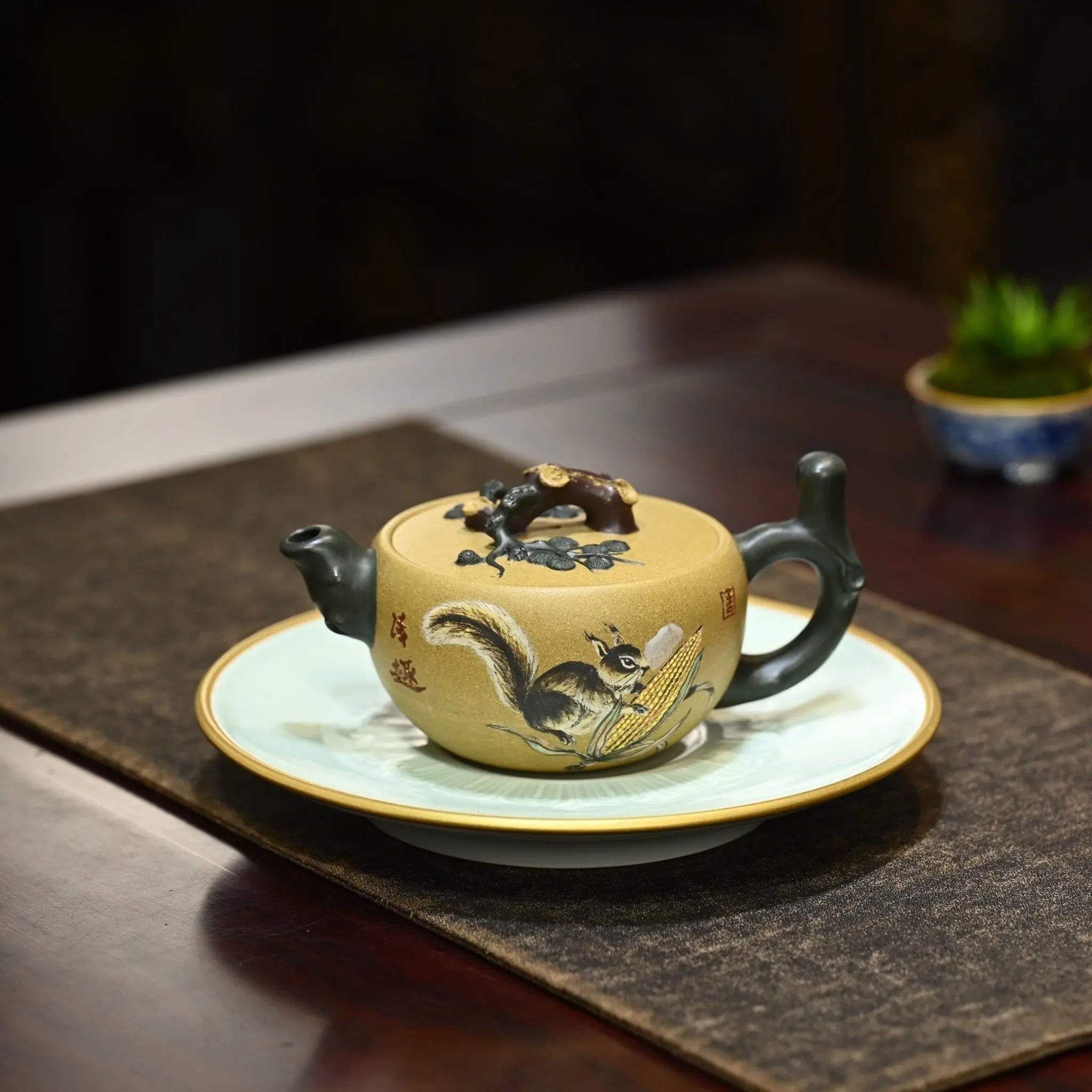 Song Qu 200cc - Yixing Handmade Teapot 江苏宜兴