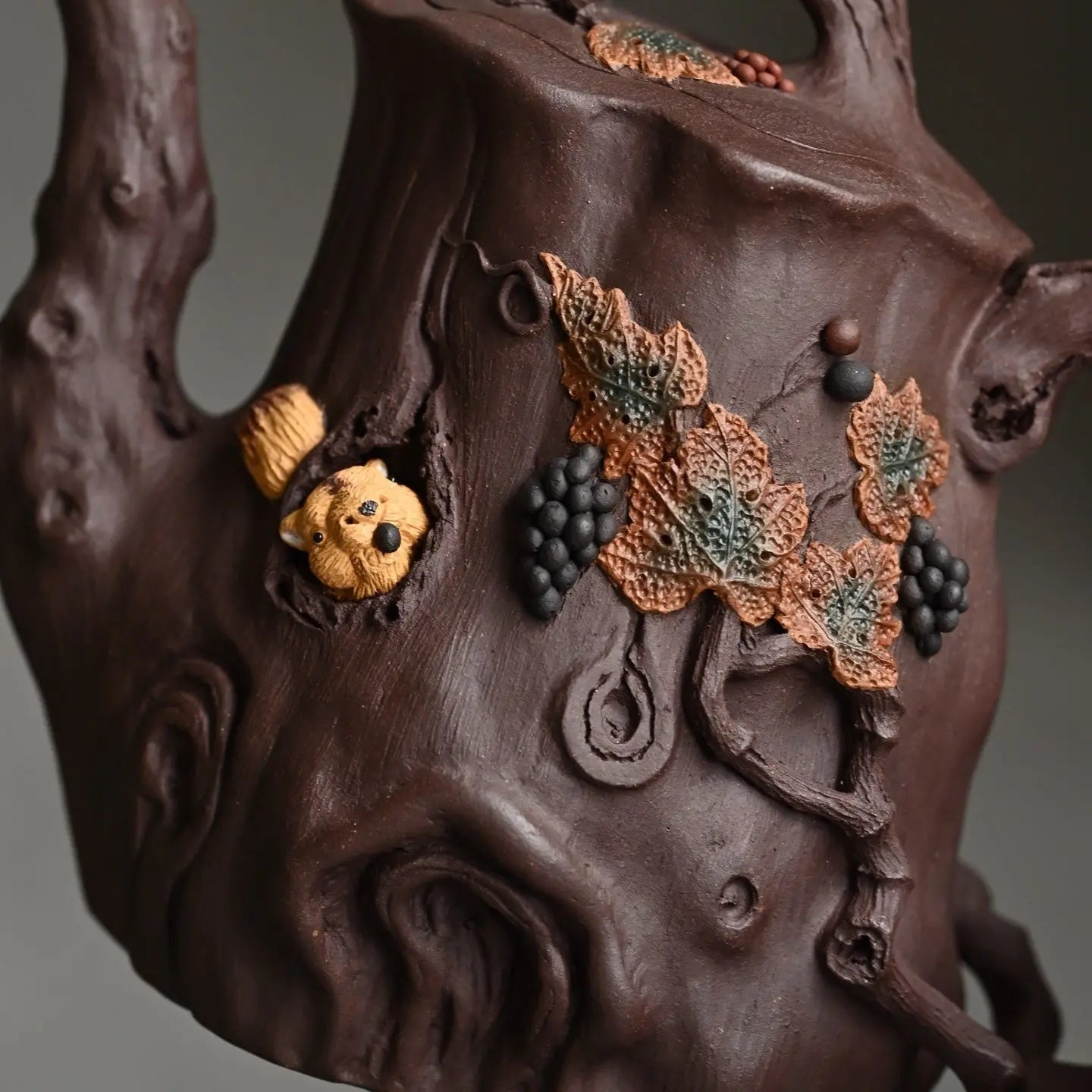 Song Shu Pu Tao 320cc - Yixing Handmade Teapot 江苏宜兴