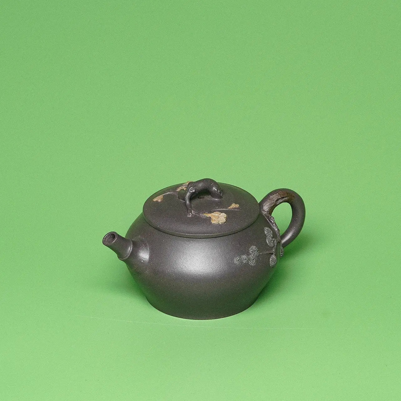 Song Zhu Mei 150cc - Yixing Handmade Teapot 江苏宜兴