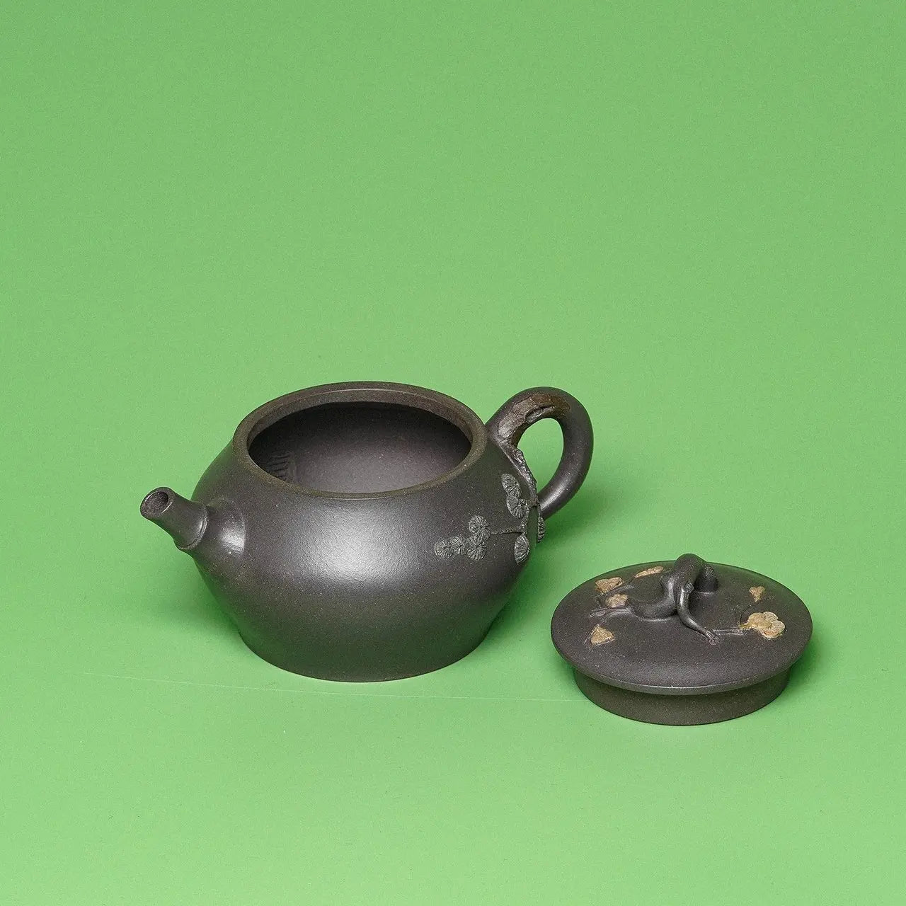 Song Zhu Mei 150cc - Yixing Handmade Teapot 江苏宜兴