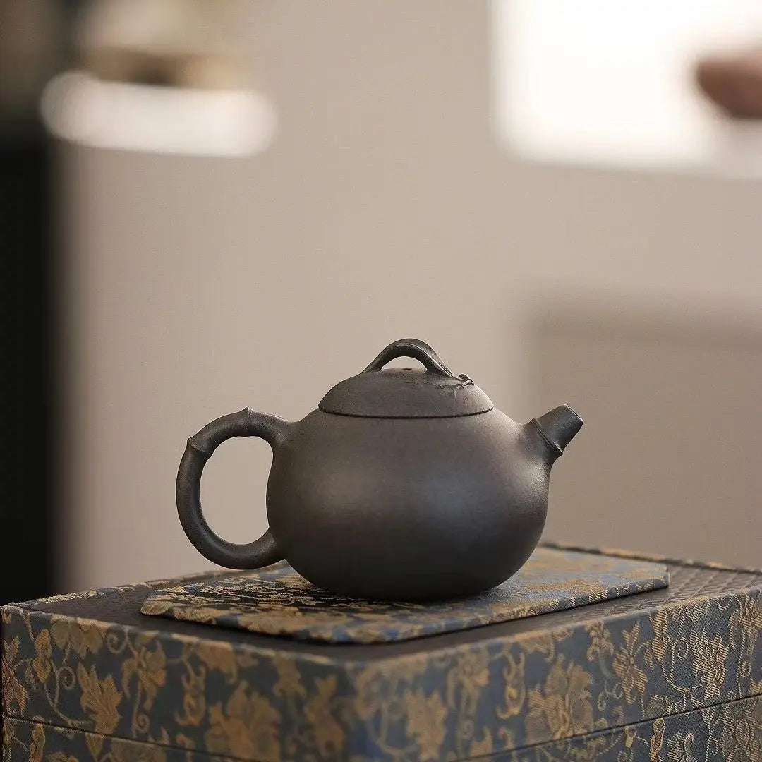 Wen Zhu 160cc - Yixing Handmade Teapot 江苏宜兴