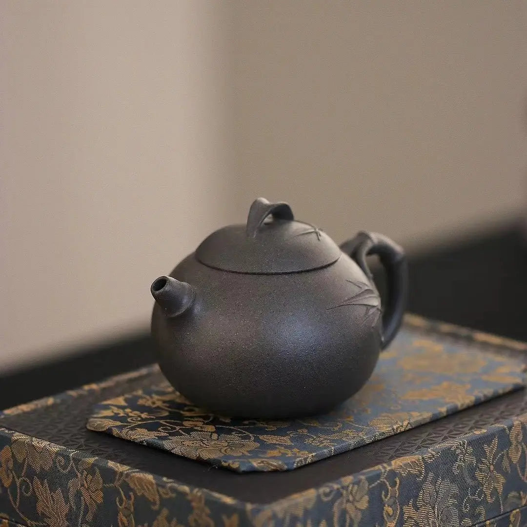 Wen Zhu 160cc - Yixing Handmade Teapot 江苏宜兴