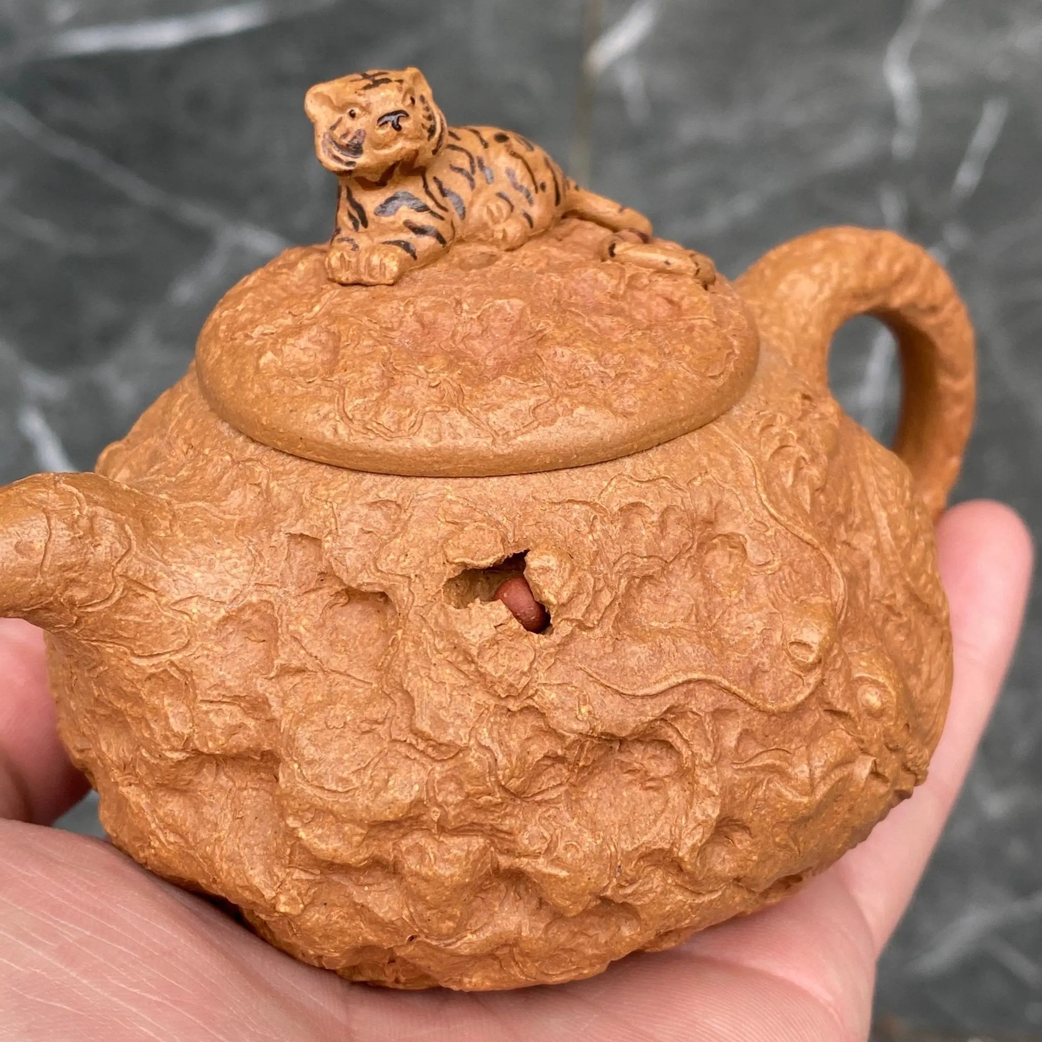 Wo Hu Cang Long 170cc - Yixing Handmade Teapot 江苏宜兴