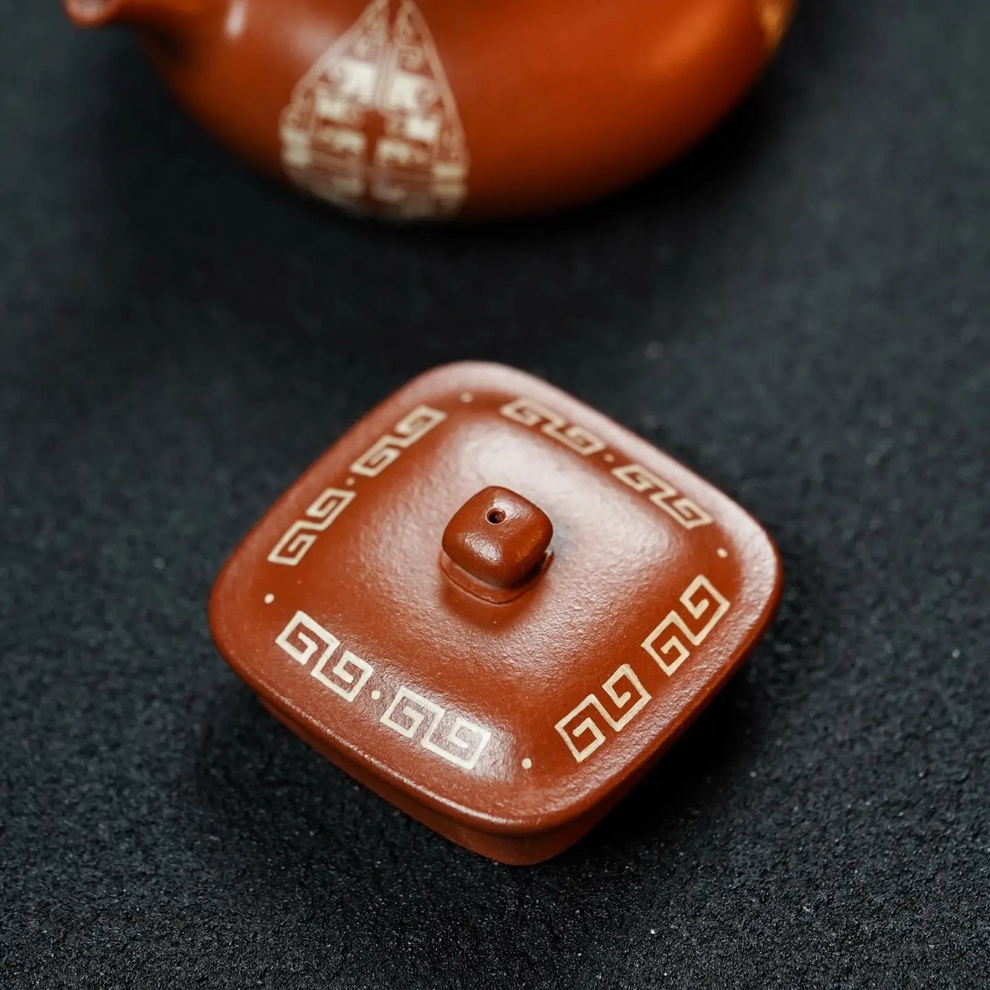 Xiao Qian Kun 130cc - Yixing Handmade Teapot 江苏宜兴